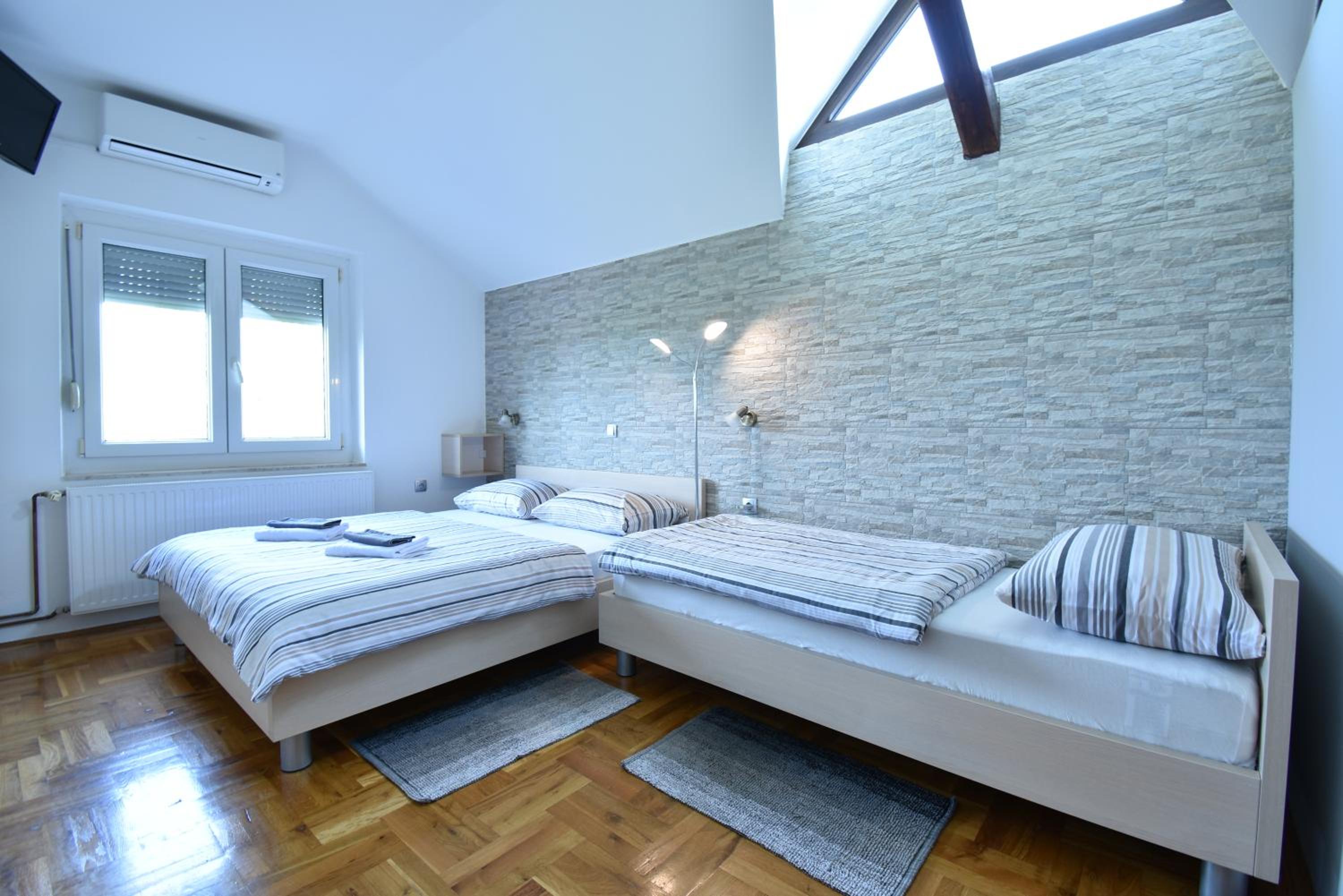 Triple Room - Photo 2