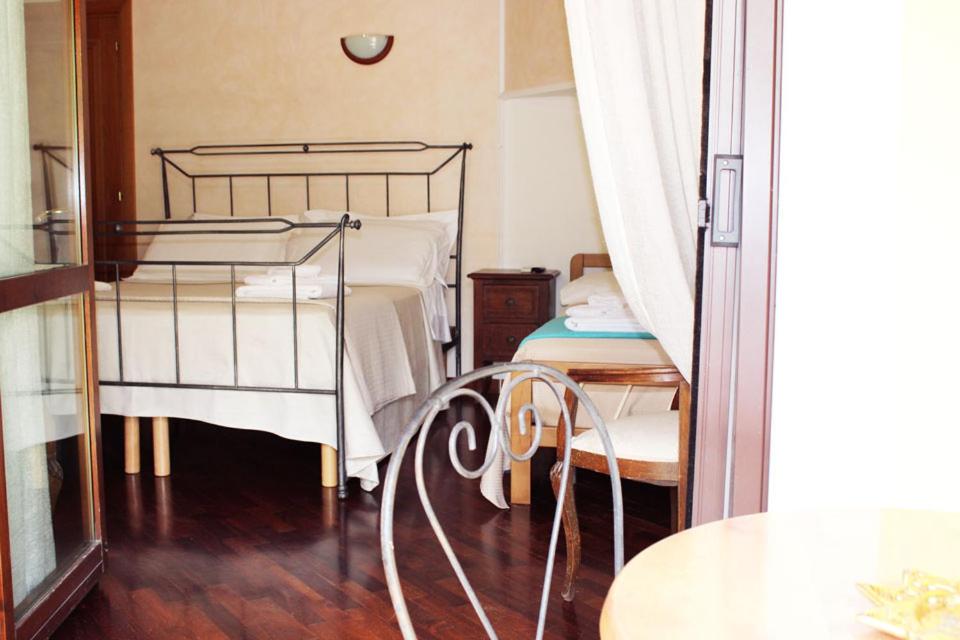 Triple Room with Private Bathroom photo 2