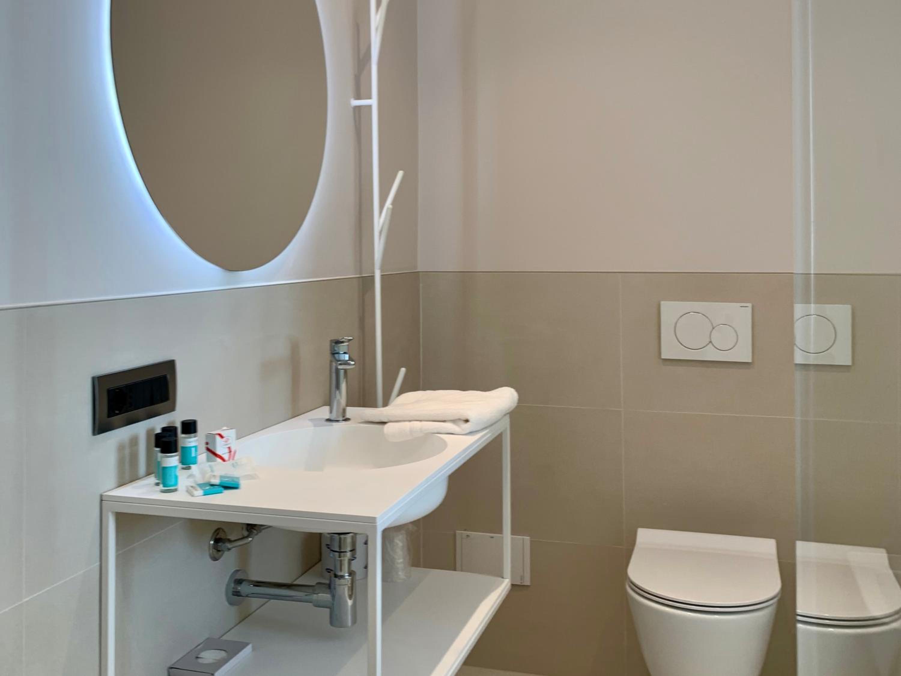 Junior Suite with Balcony and Sea View - Photo 21