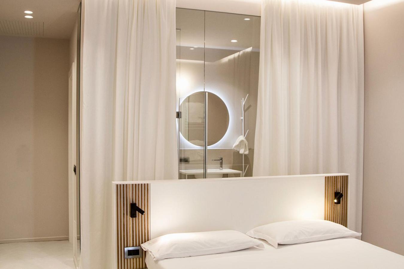 Junior Suite with Balcony and Sea View - Photo 1