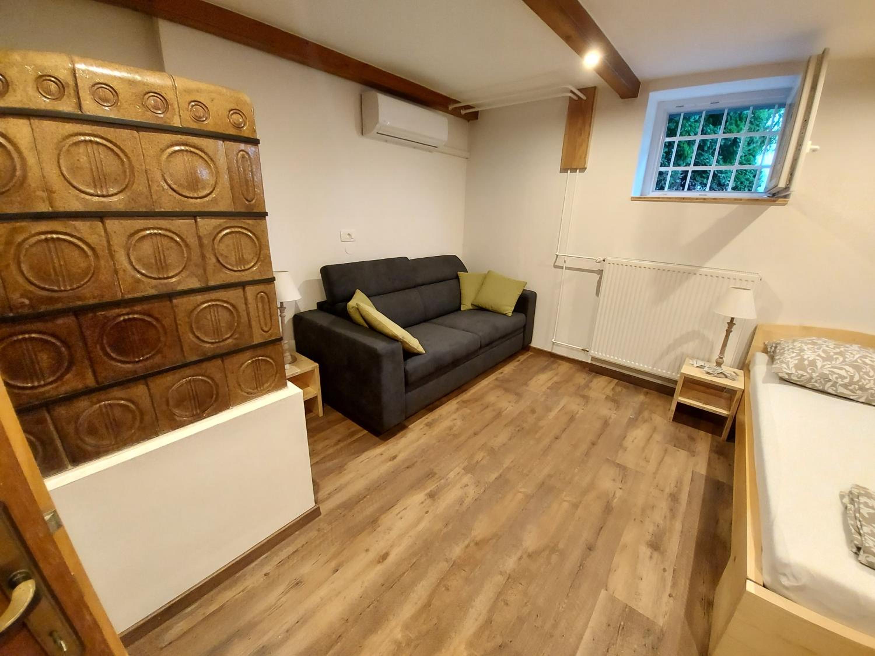 Comfort Quadruple Room (Private External Bathroom) - Photo 5