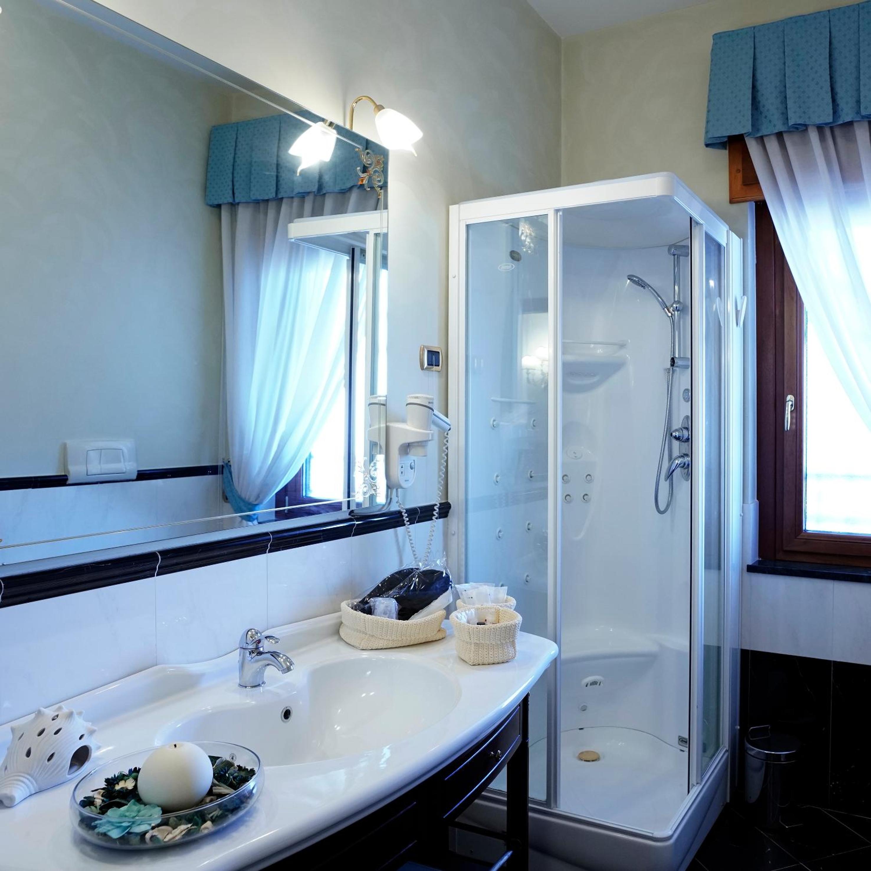 Double Room - Photo 5