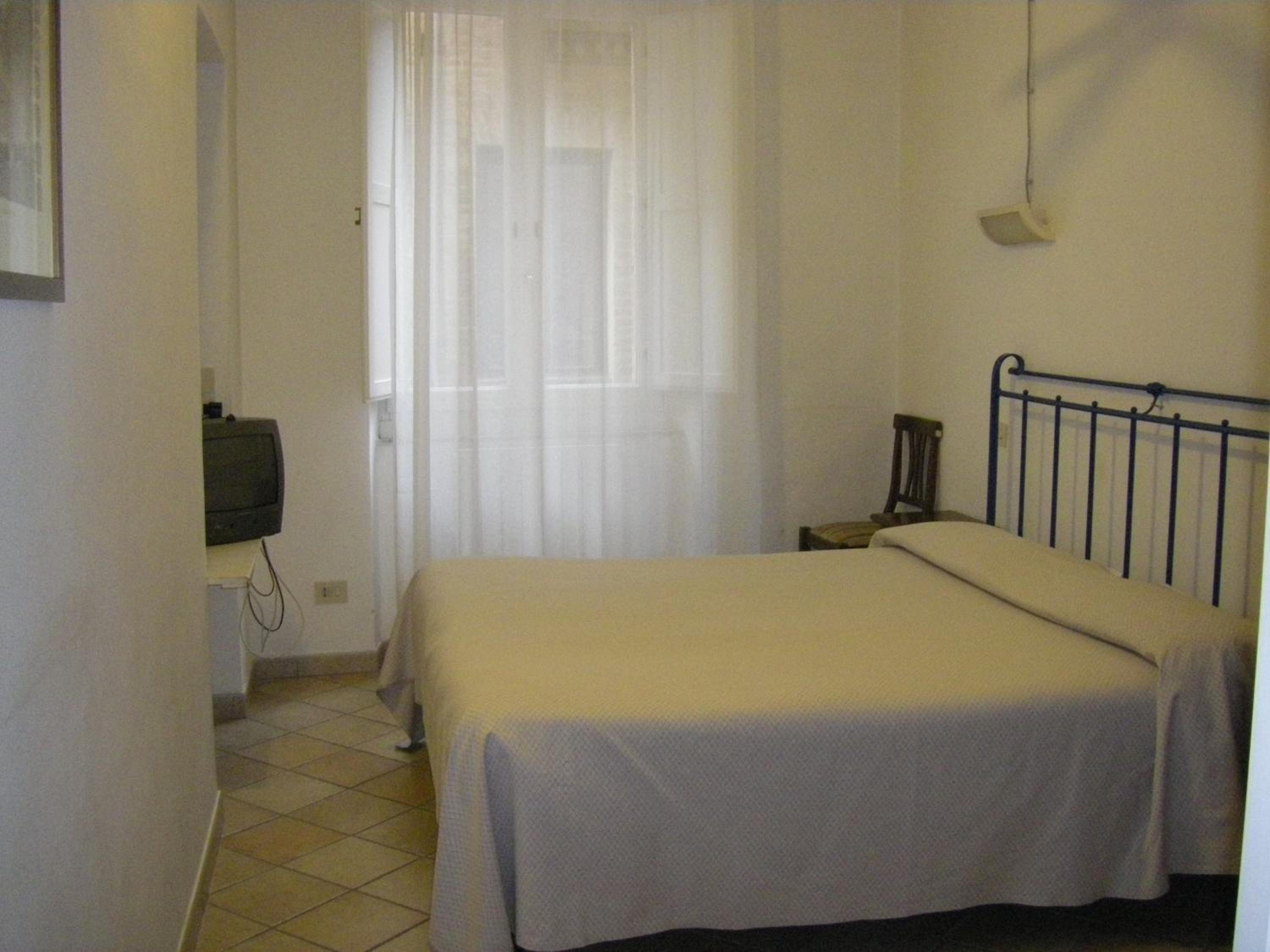 Double or Twin Room - Photo 2