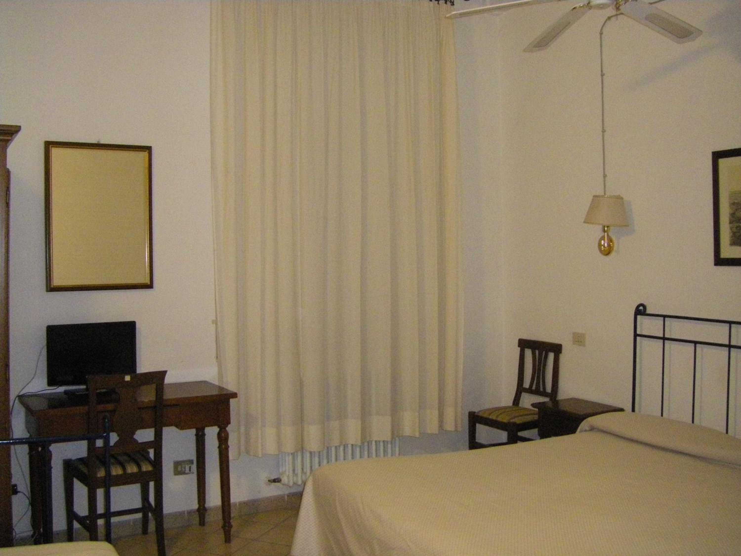 Double or Twin Room - Photo 5