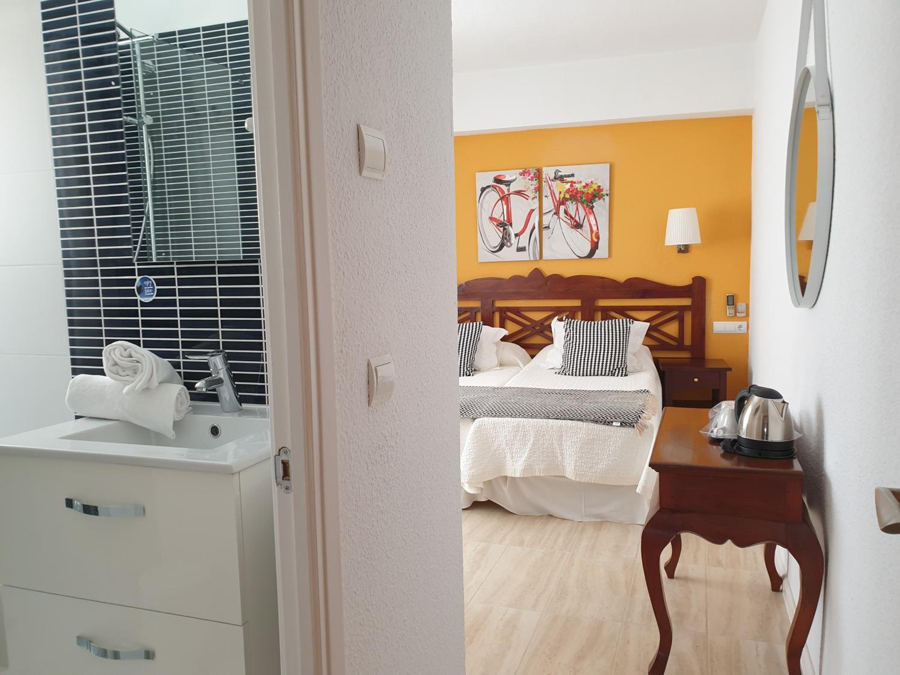 Double Room with Sea View - Photo 4