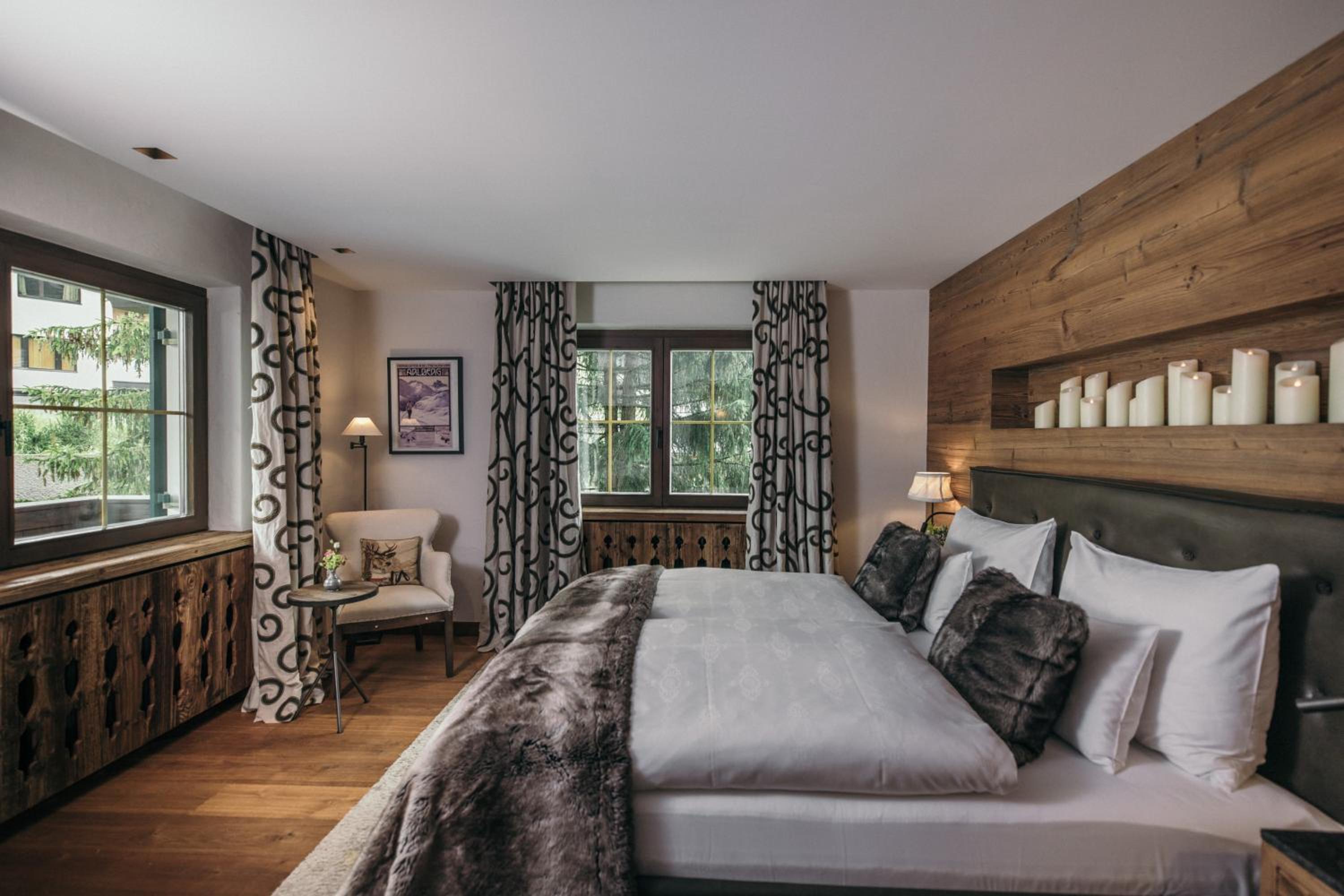 Suite with West-facing Balcony