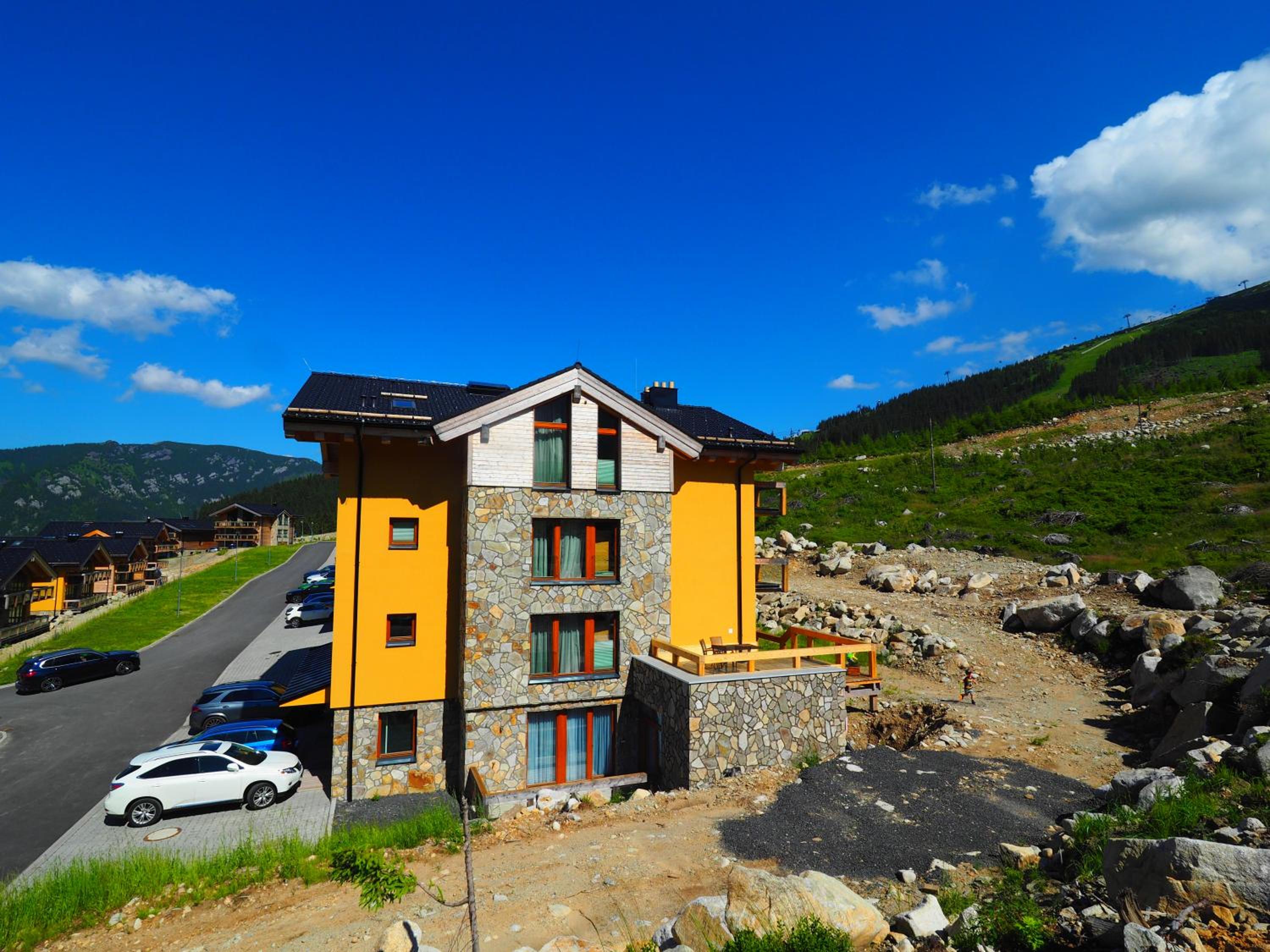 Apartment with Mountain View - Photo 37