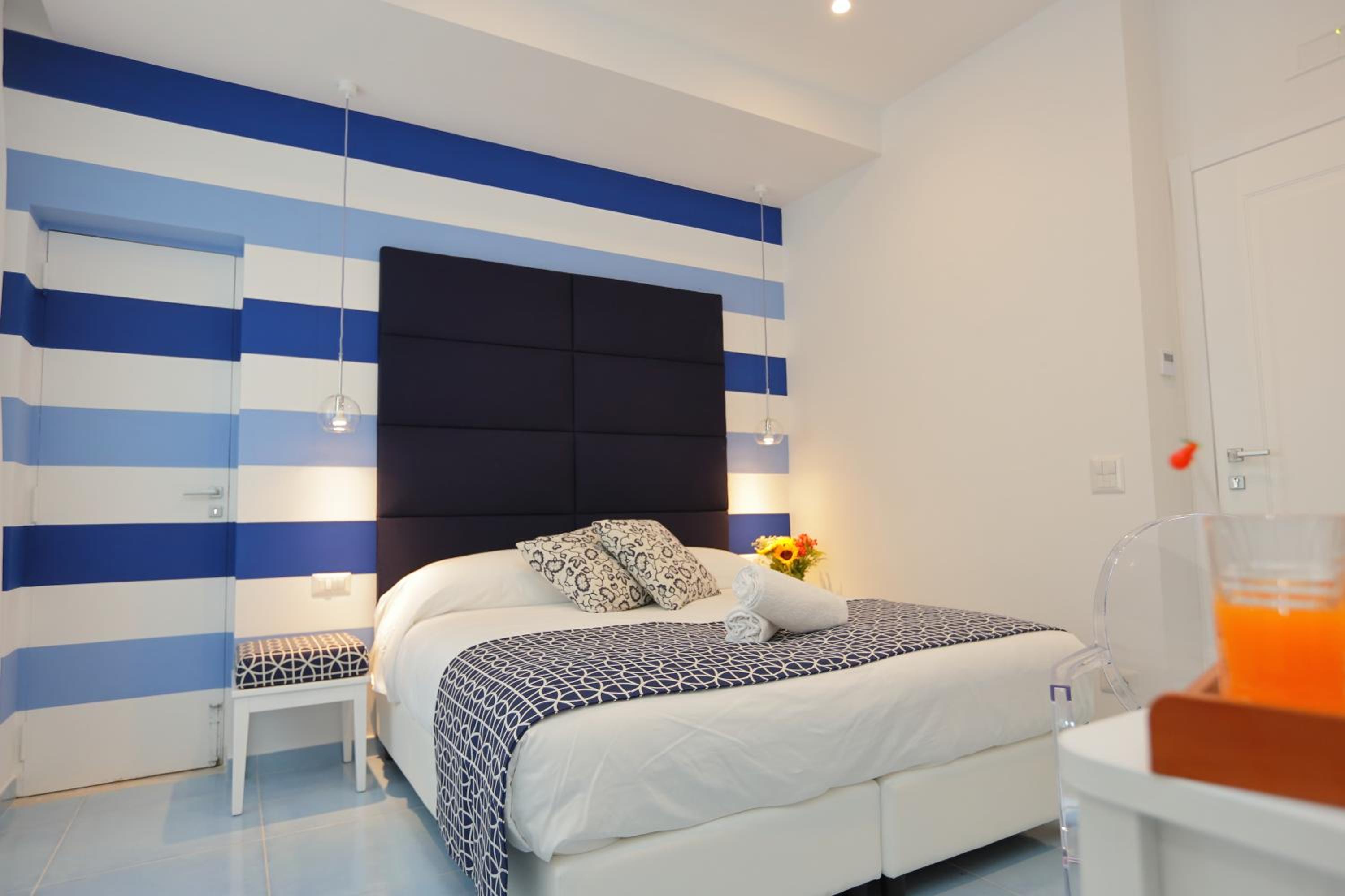 Standard King Room photo 1