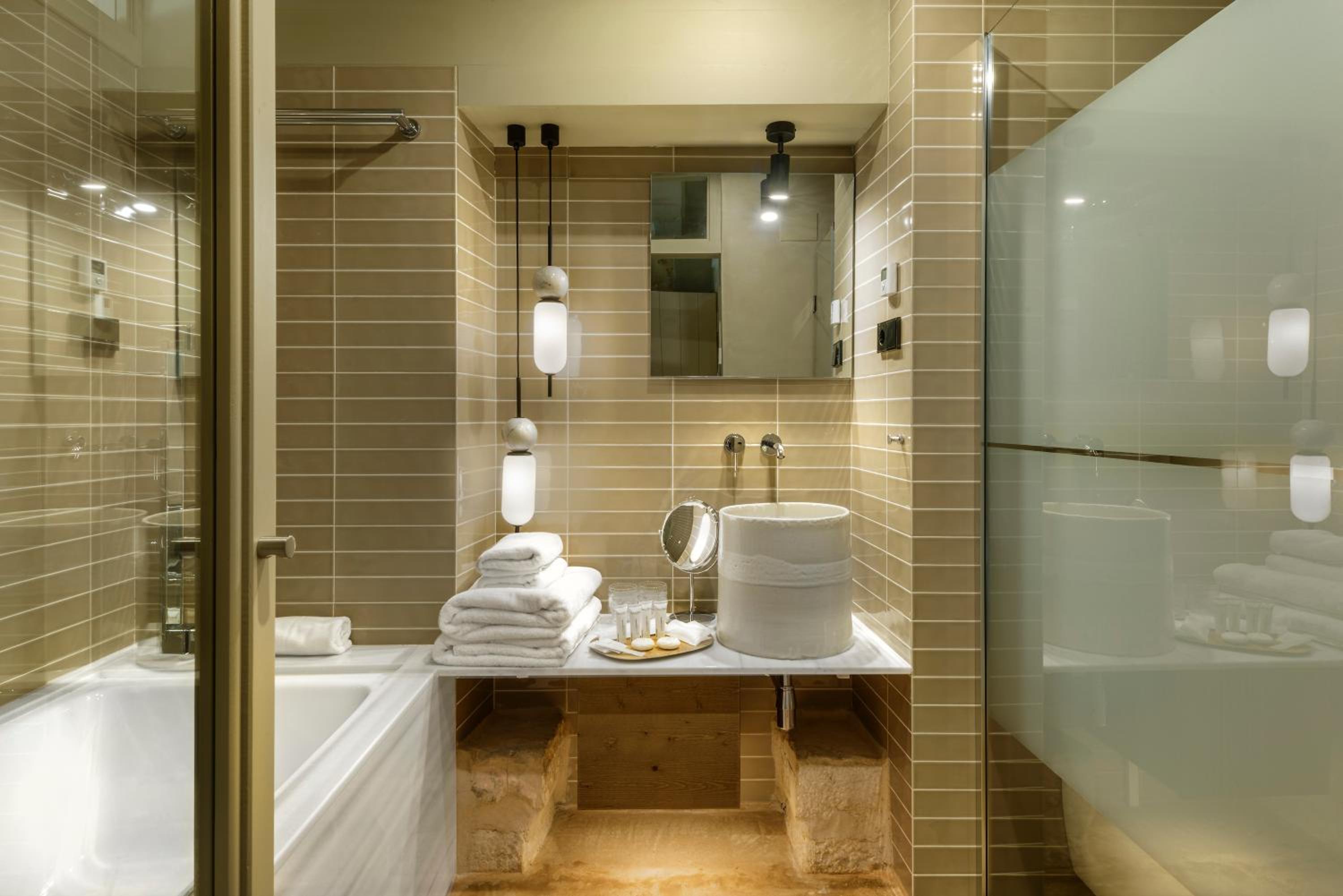 Double or Twin Room - Photo 5