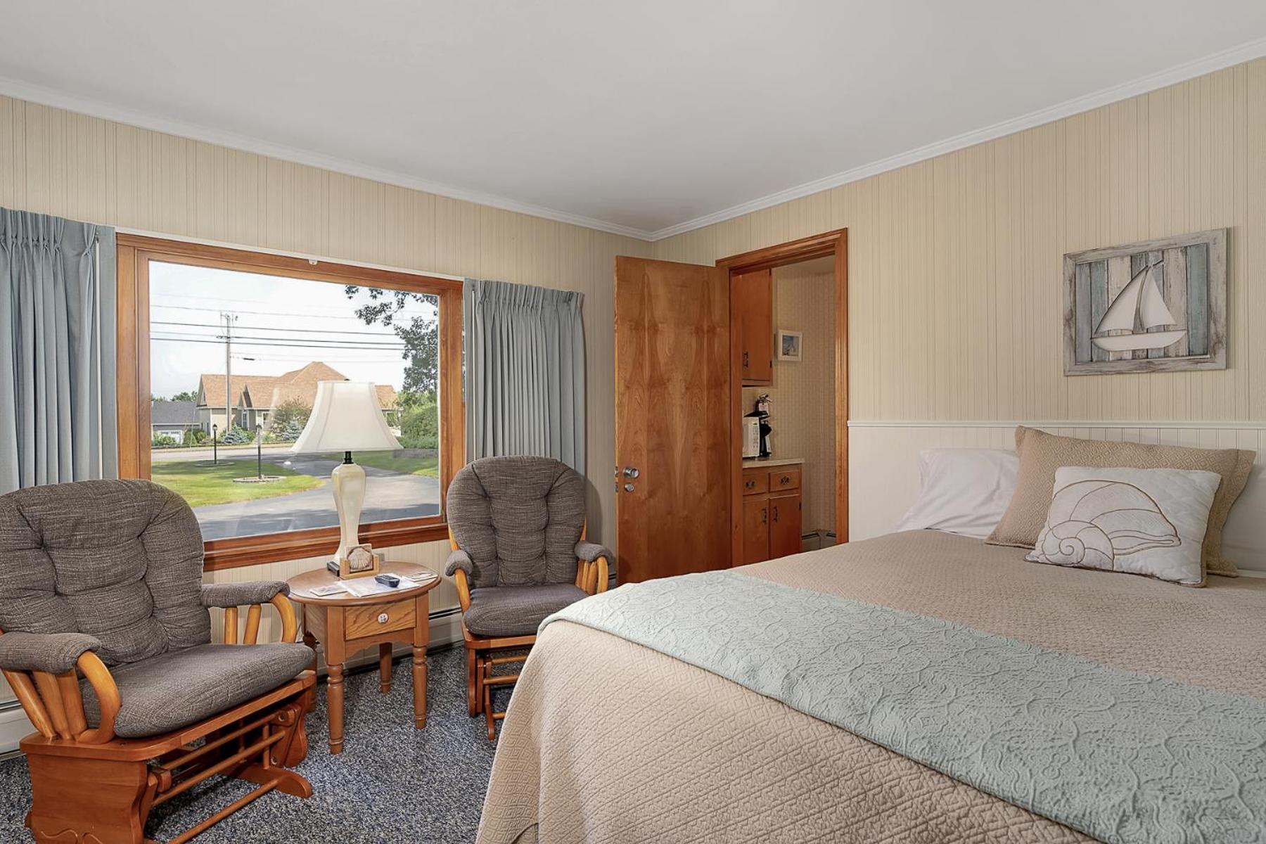 Deluxe Queen Room - Photo 6