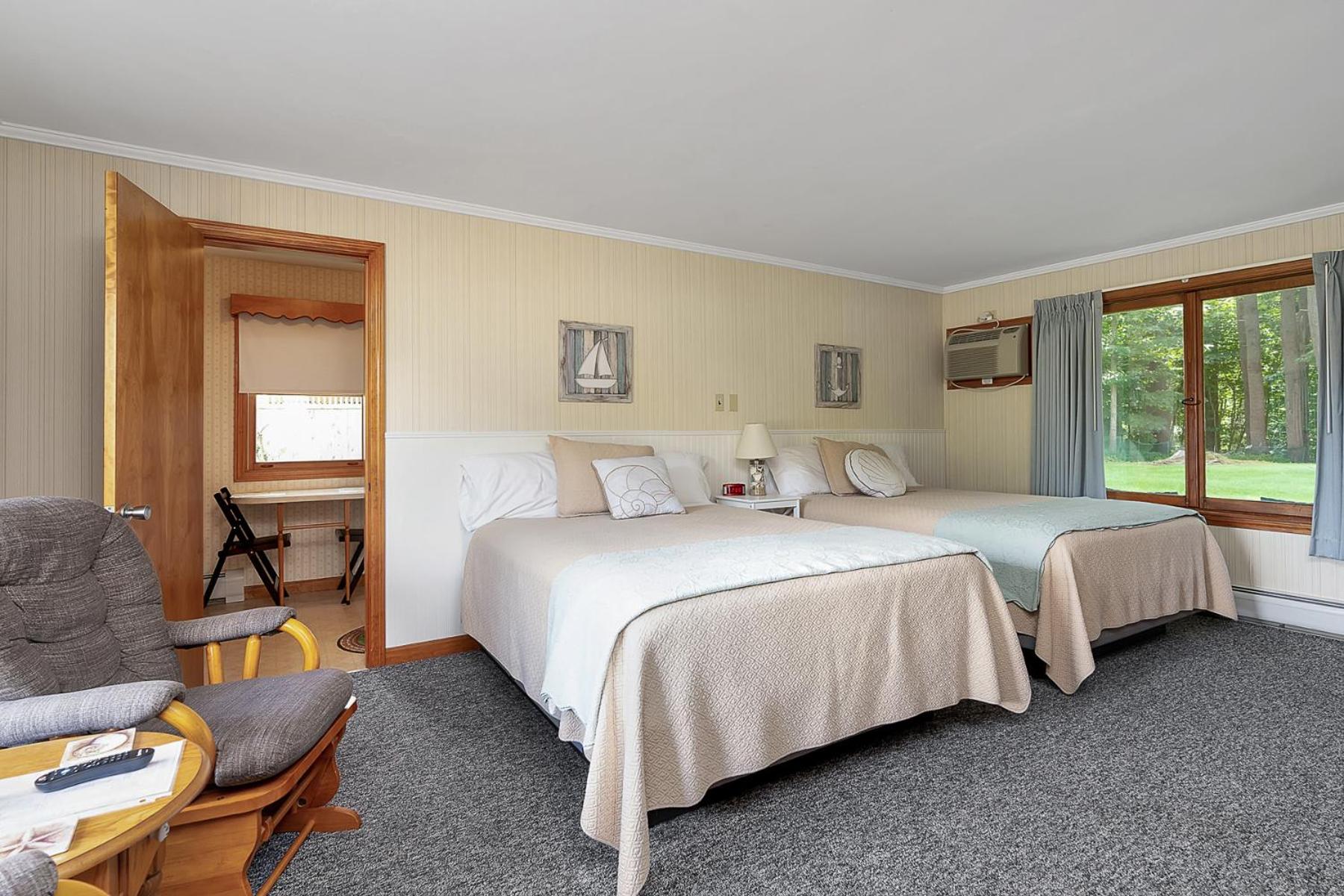 Deluxe Queen Room - Photo 7
