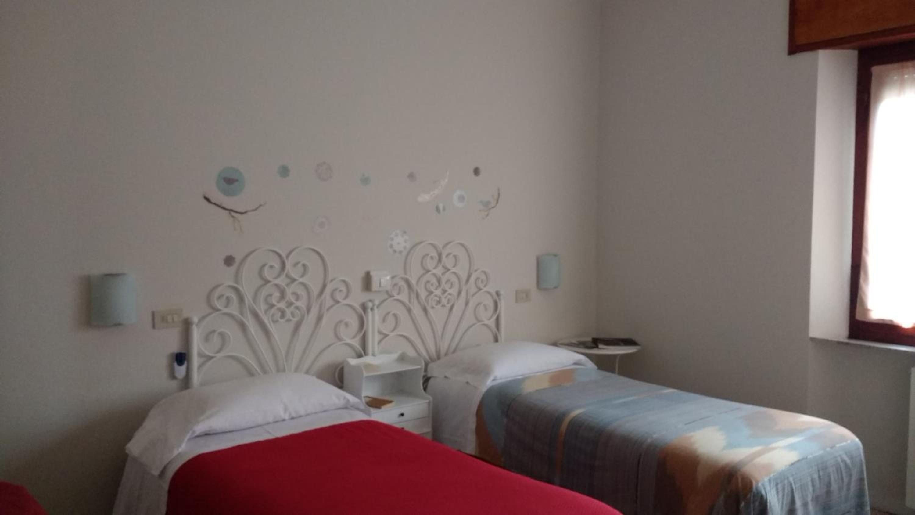 Standard Double Room - Photo 9
