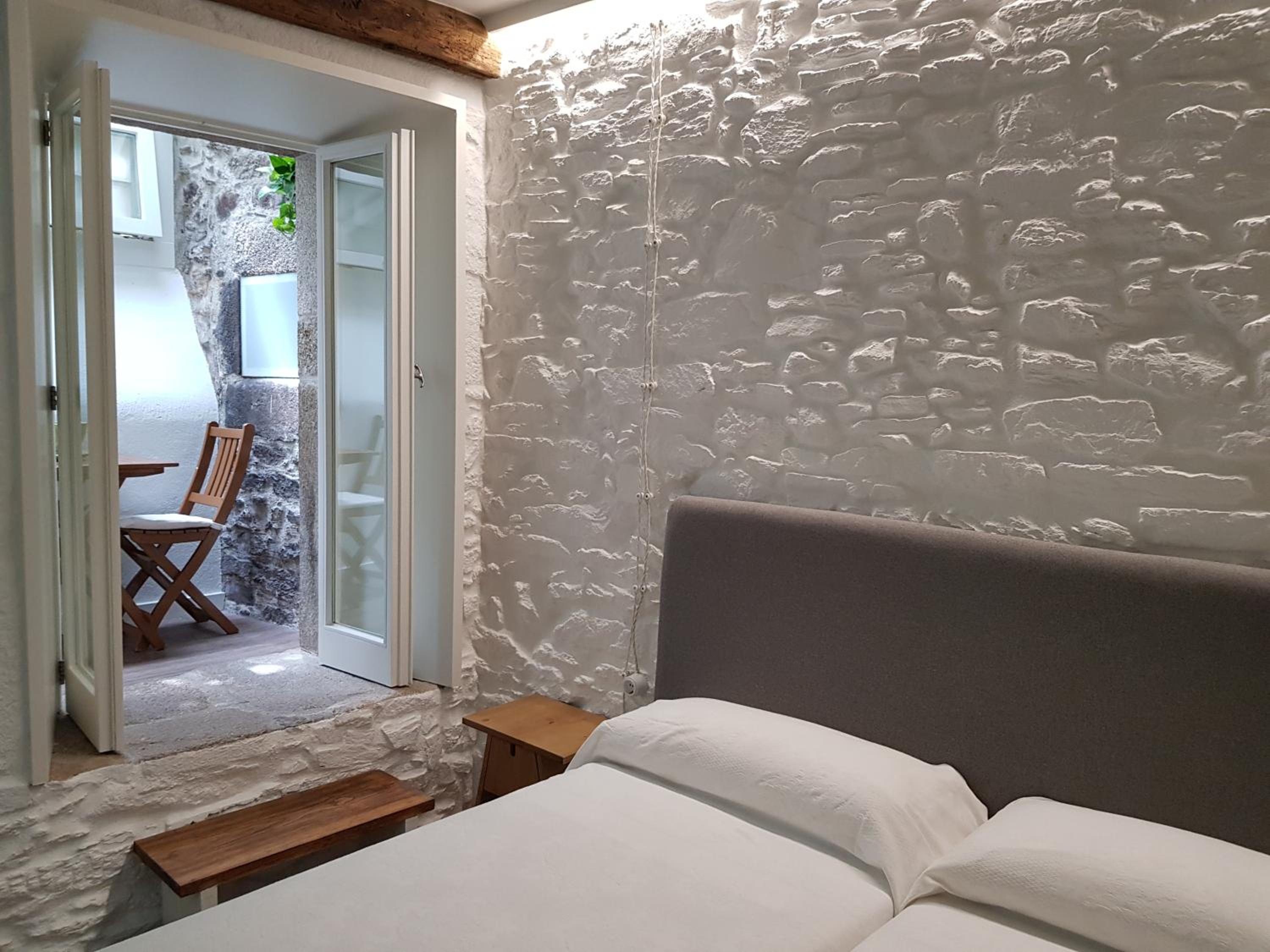 Double Room with Private Bathroom - Photo 4