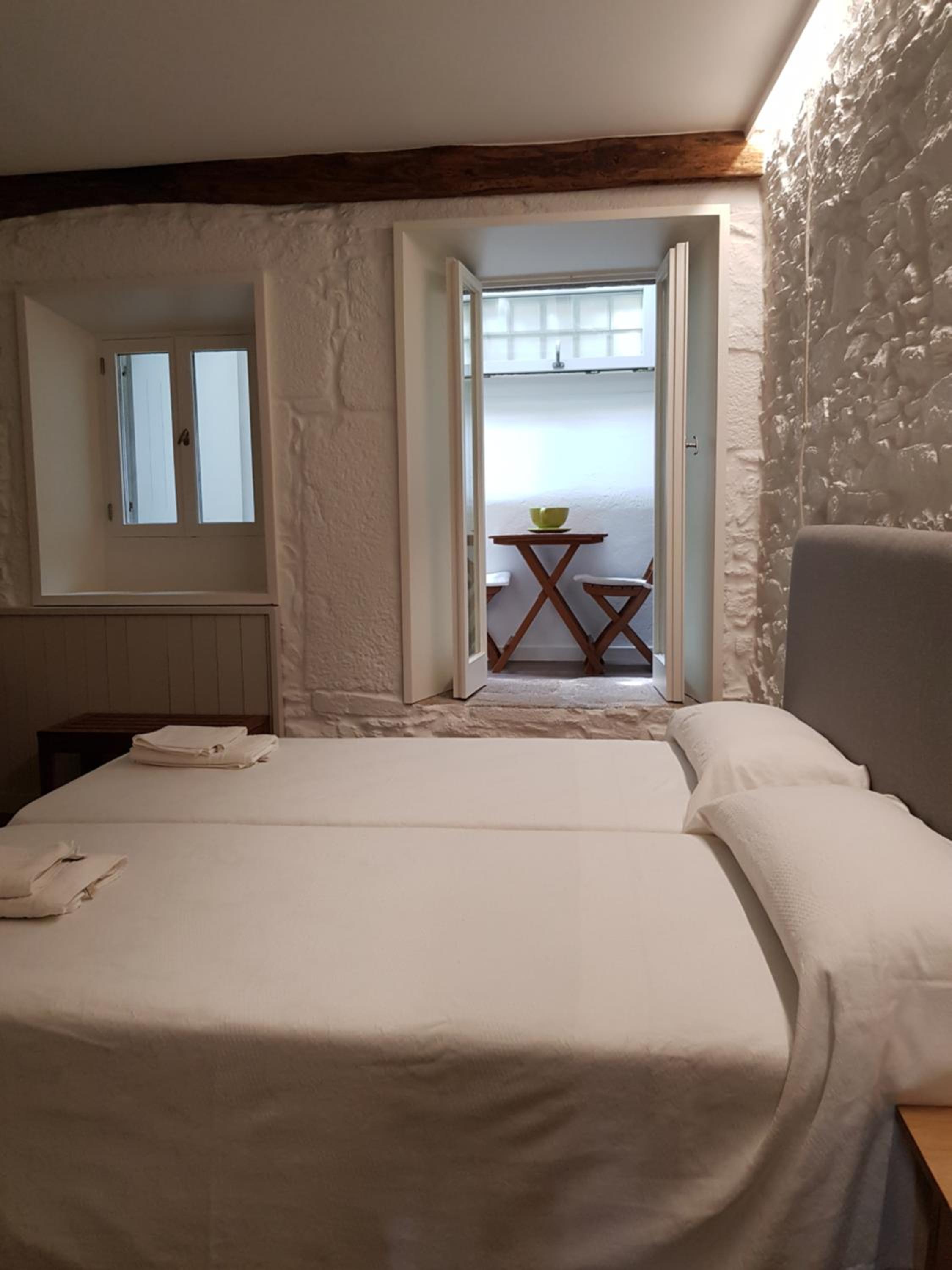 Double Room with Private Bathroom - Photo 7
