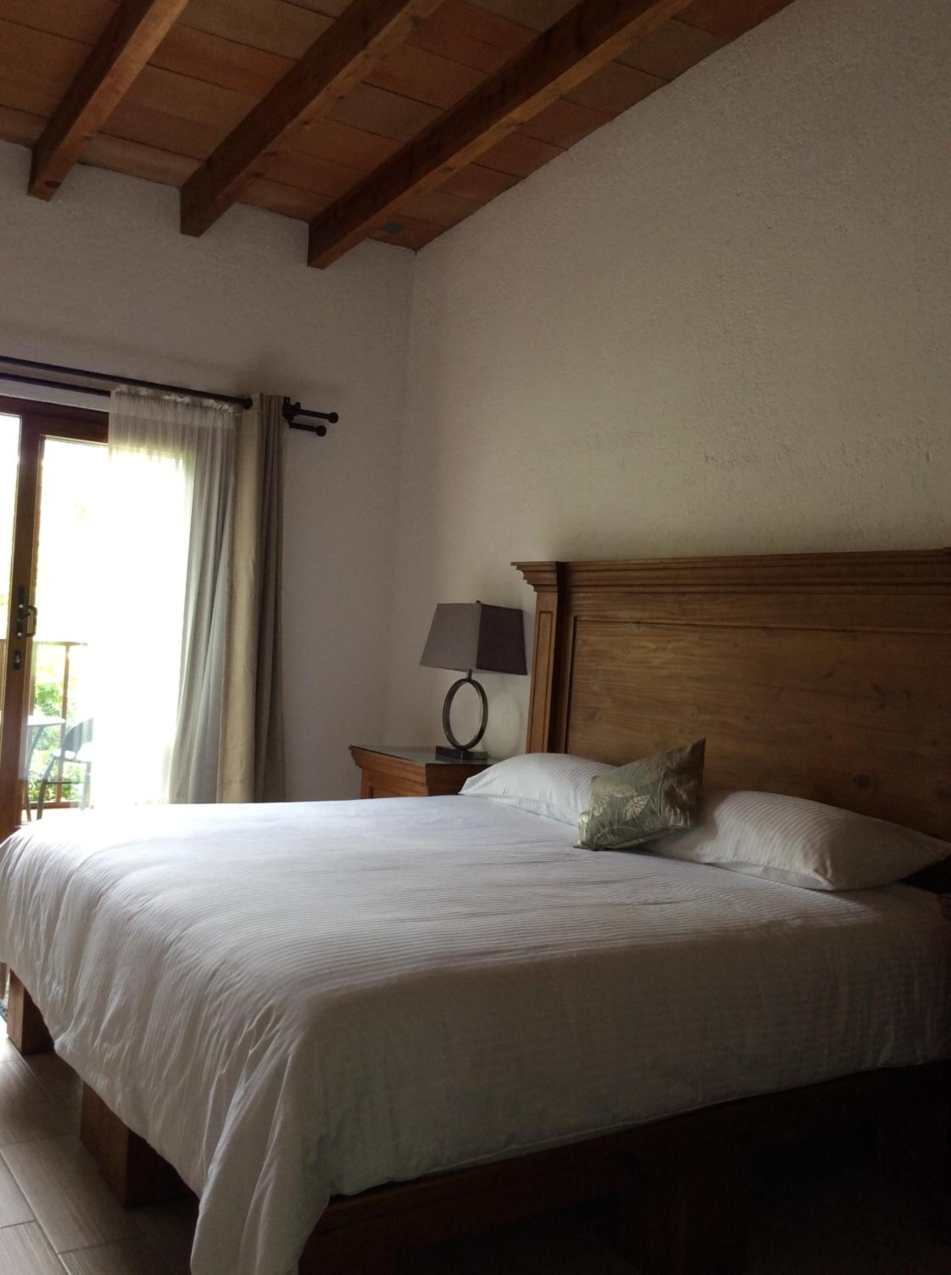 Deluxe Double Room with Balcony - Photo 9