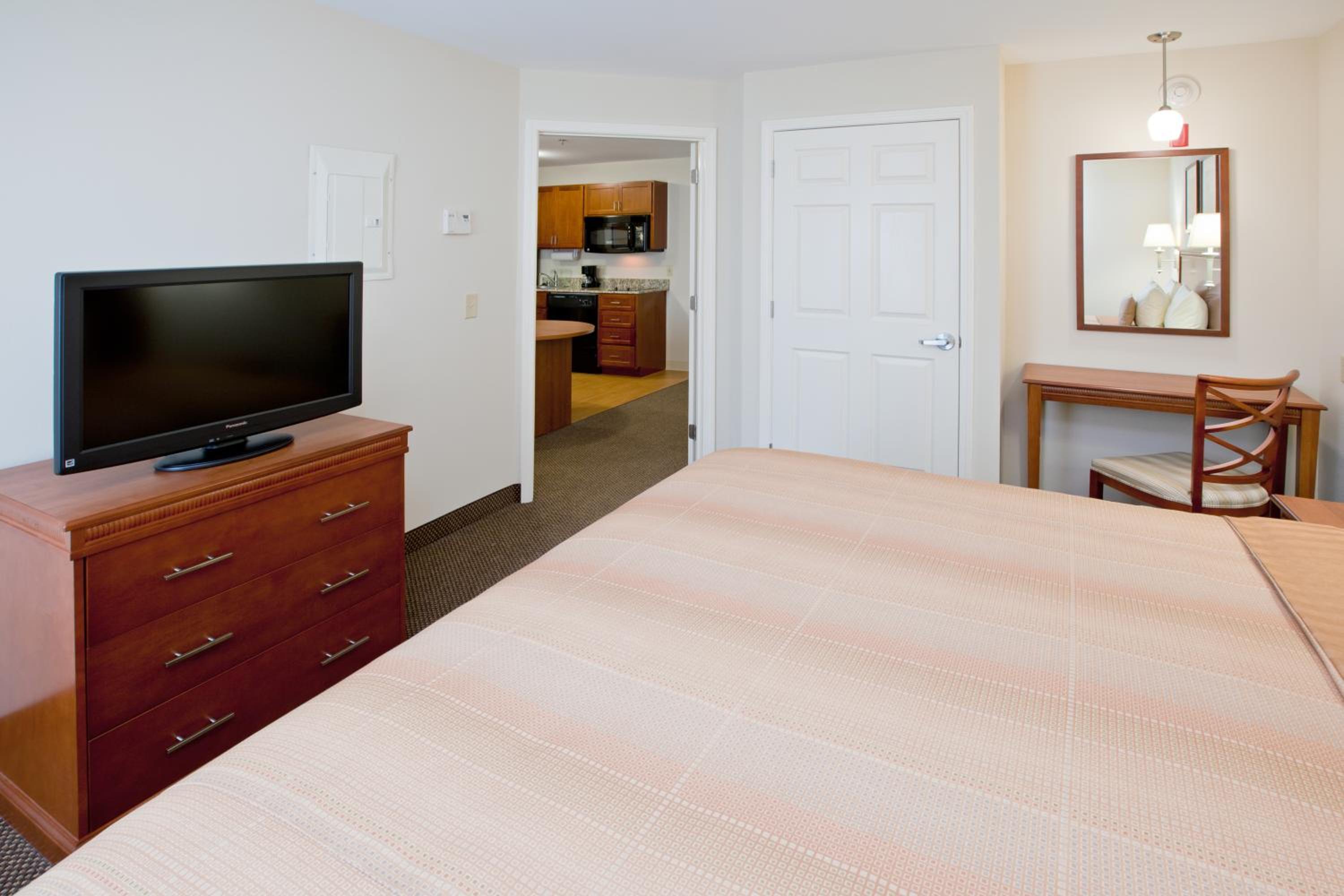 One-Bedroom King Suite - Photo 4