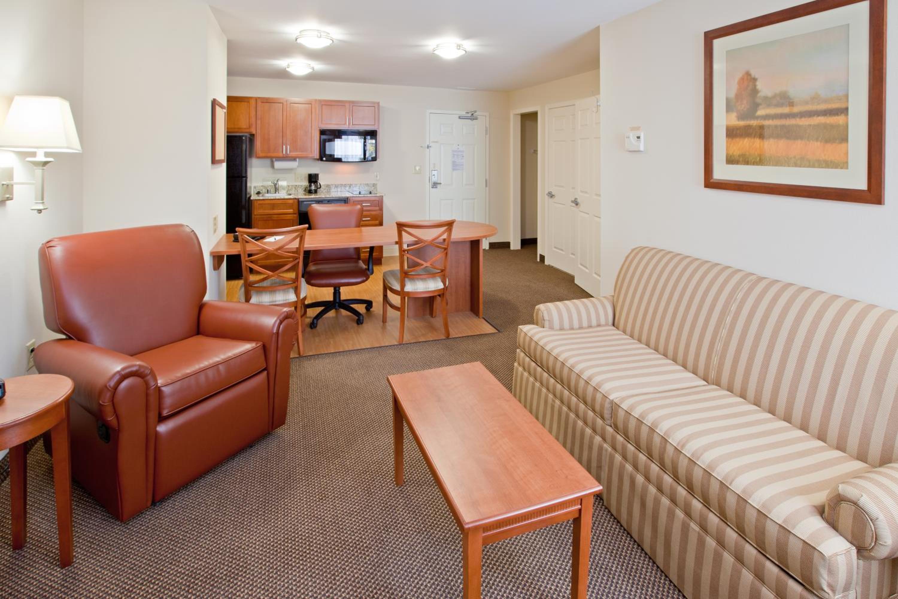 One-Bedroom King Suite - Photo 3