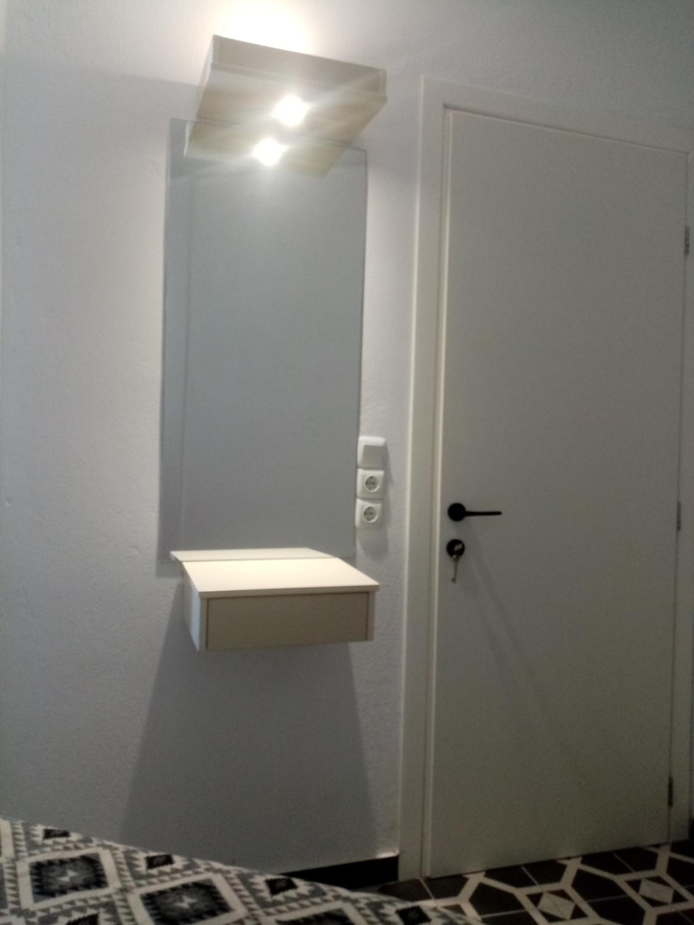 One-Bedroom Apartment - Photo 2