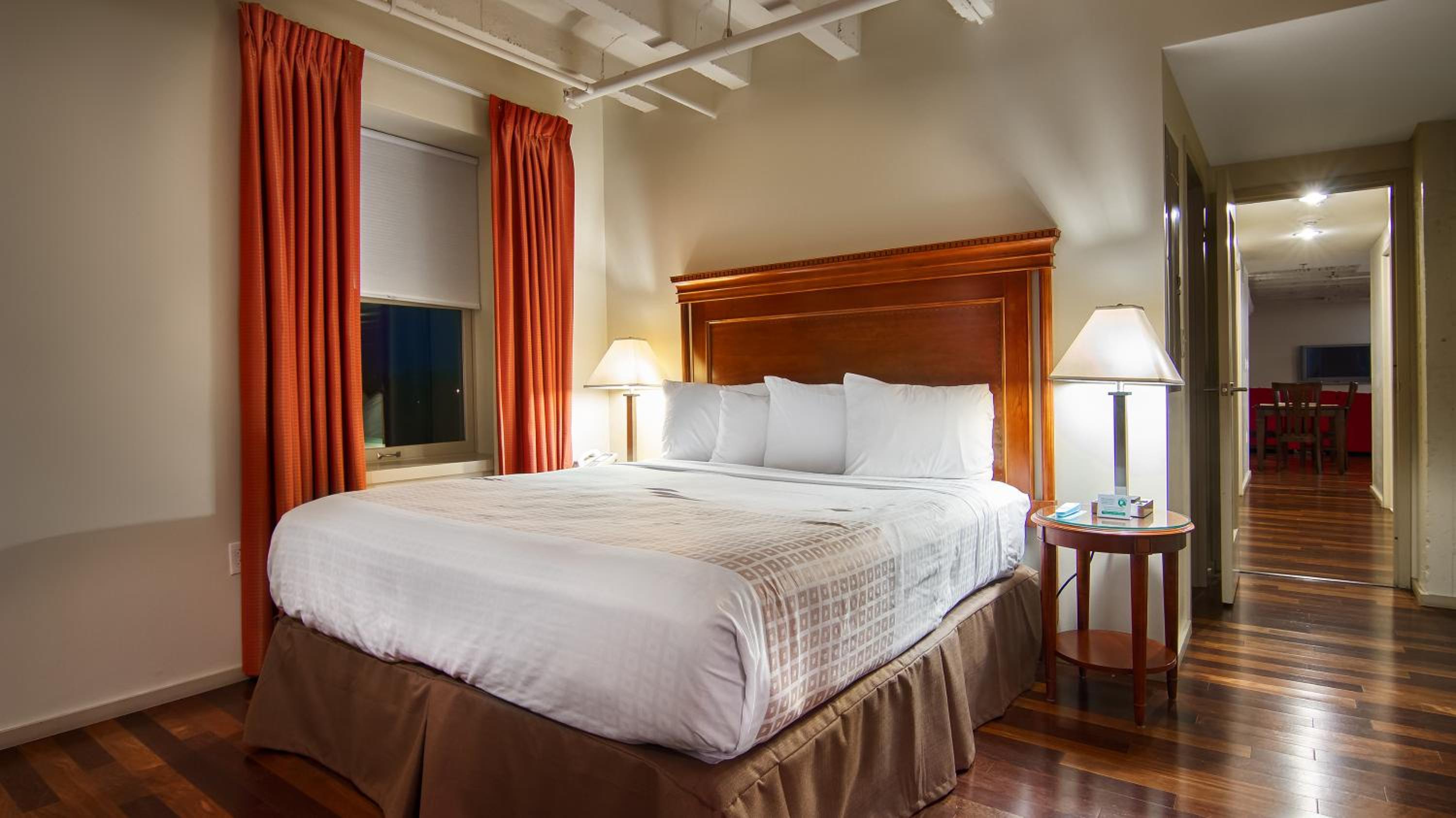 One-Bedroom Queen Suite