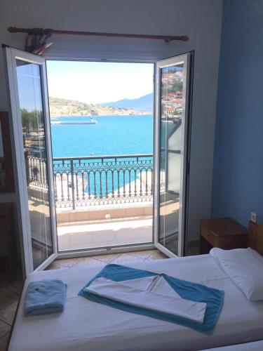 Twin Room with Sea View - Photo 4
