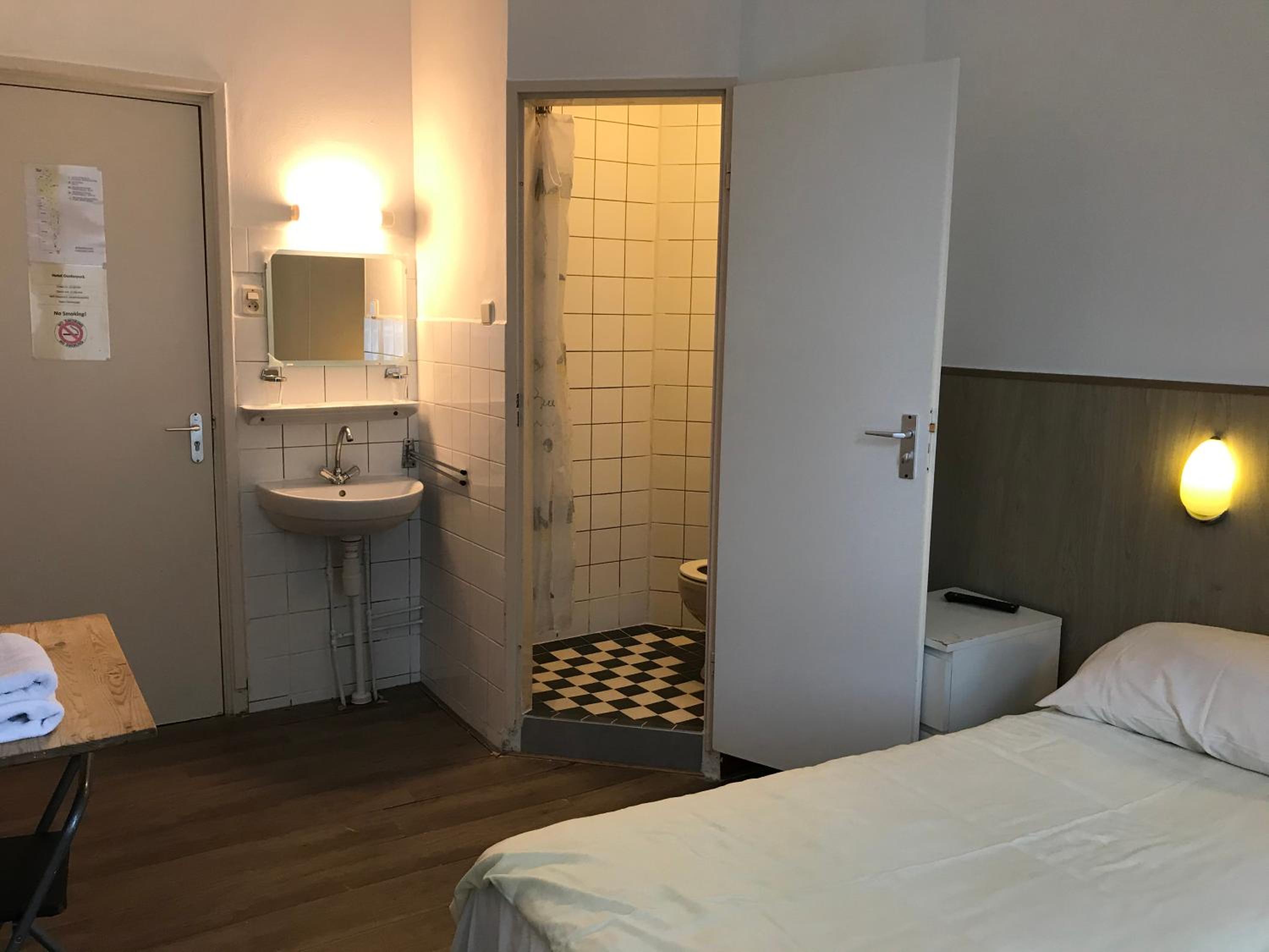Twin Room with Private Bathroom photo 1