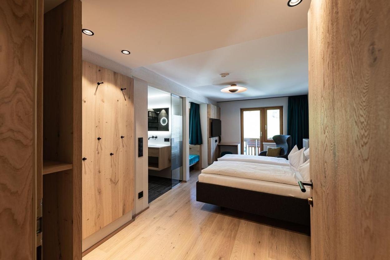 Double Room with Balcony - Photo 1
