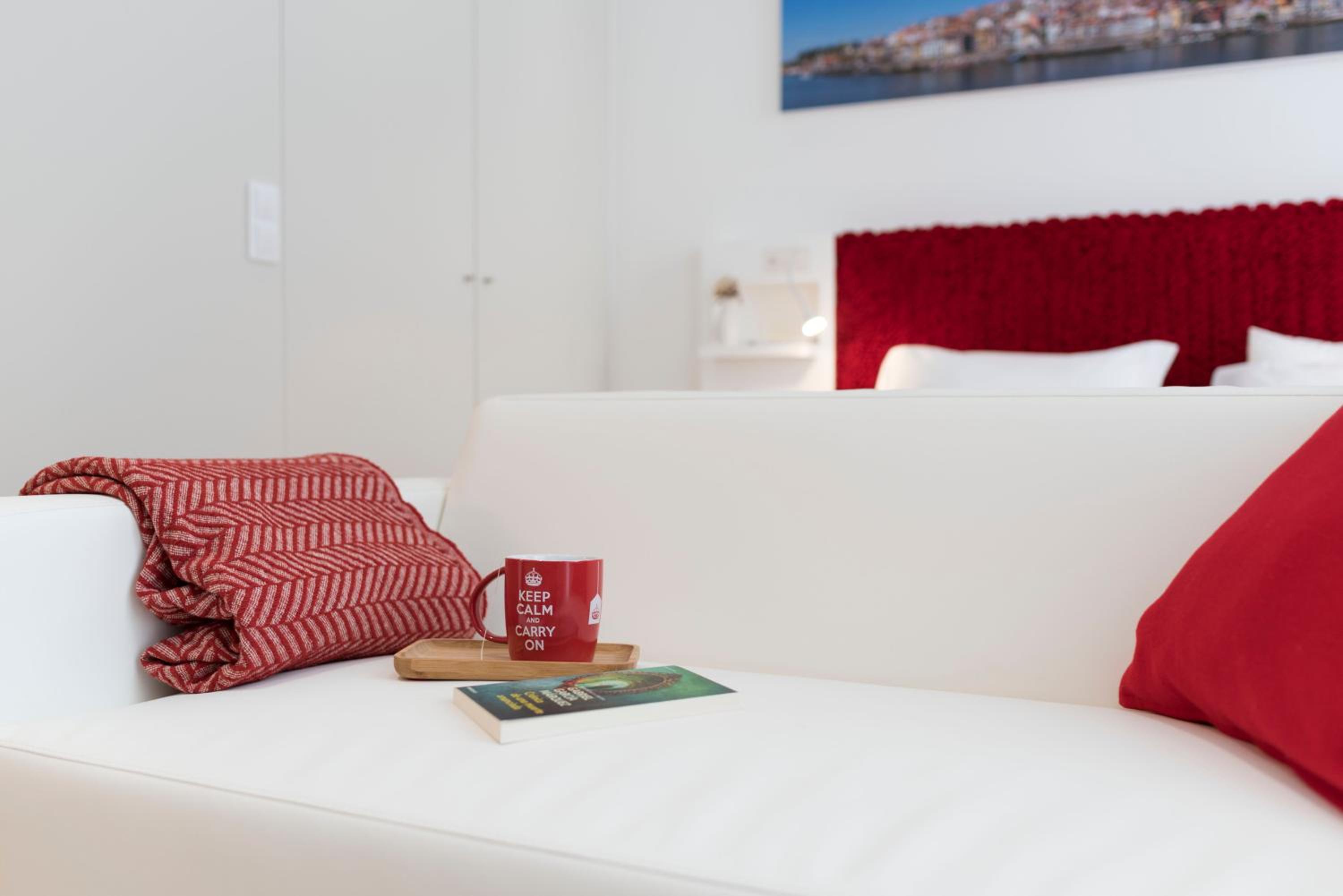 Studio Apartment - Photo 1