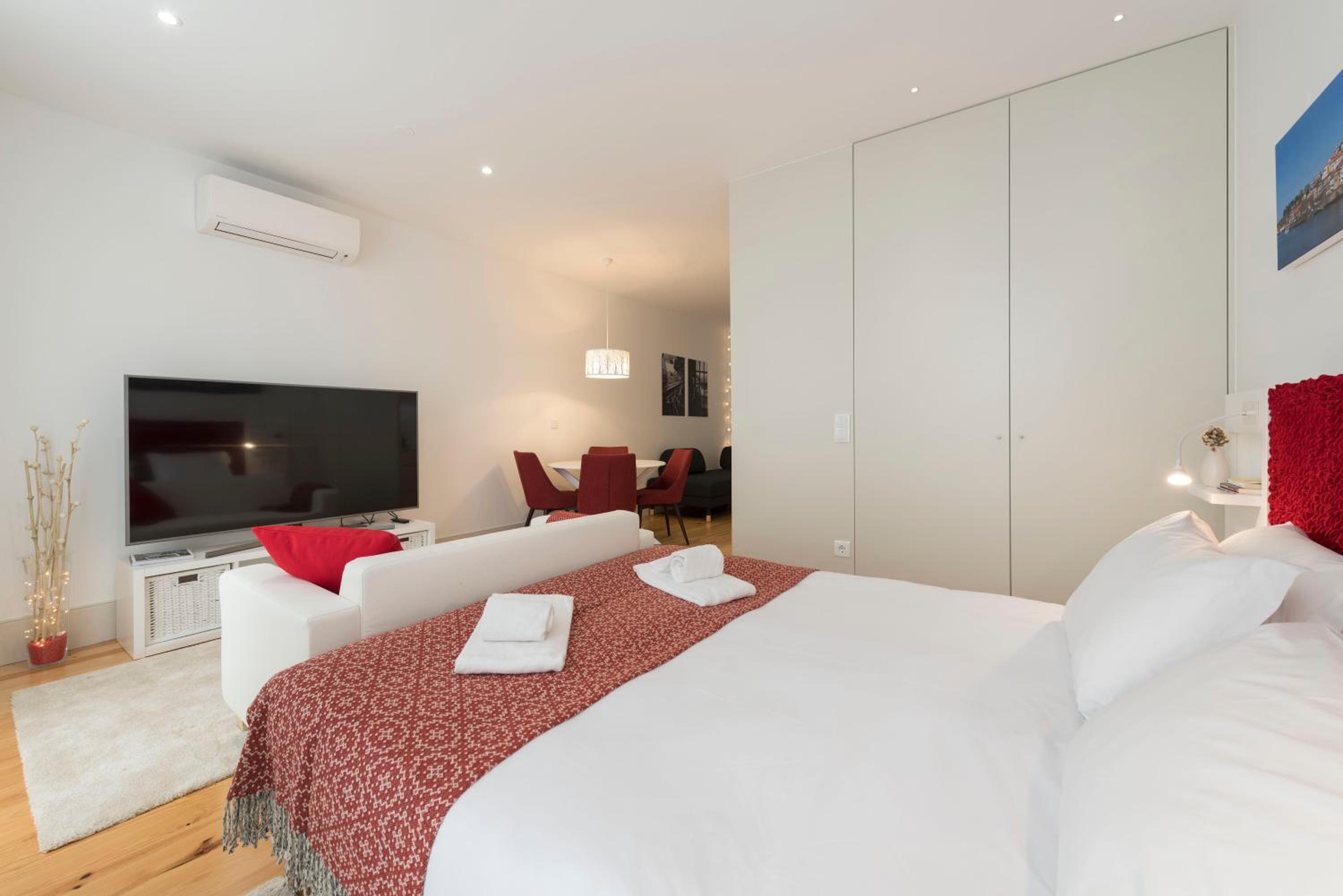 Studio Apartment - Photo 3