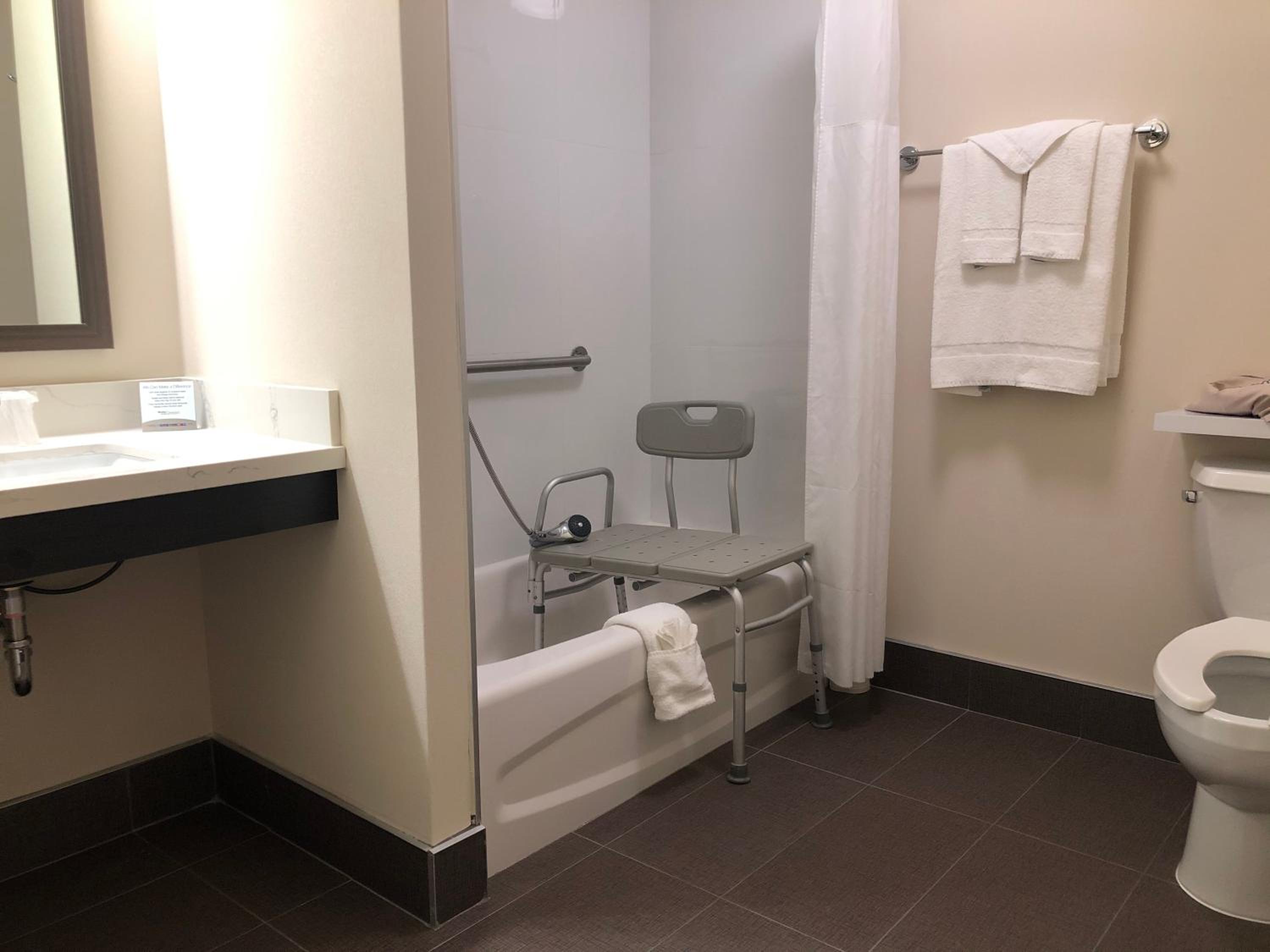 Queen Room with Two Queen Beds - Disability Access/Non-Smoking - Photo 6