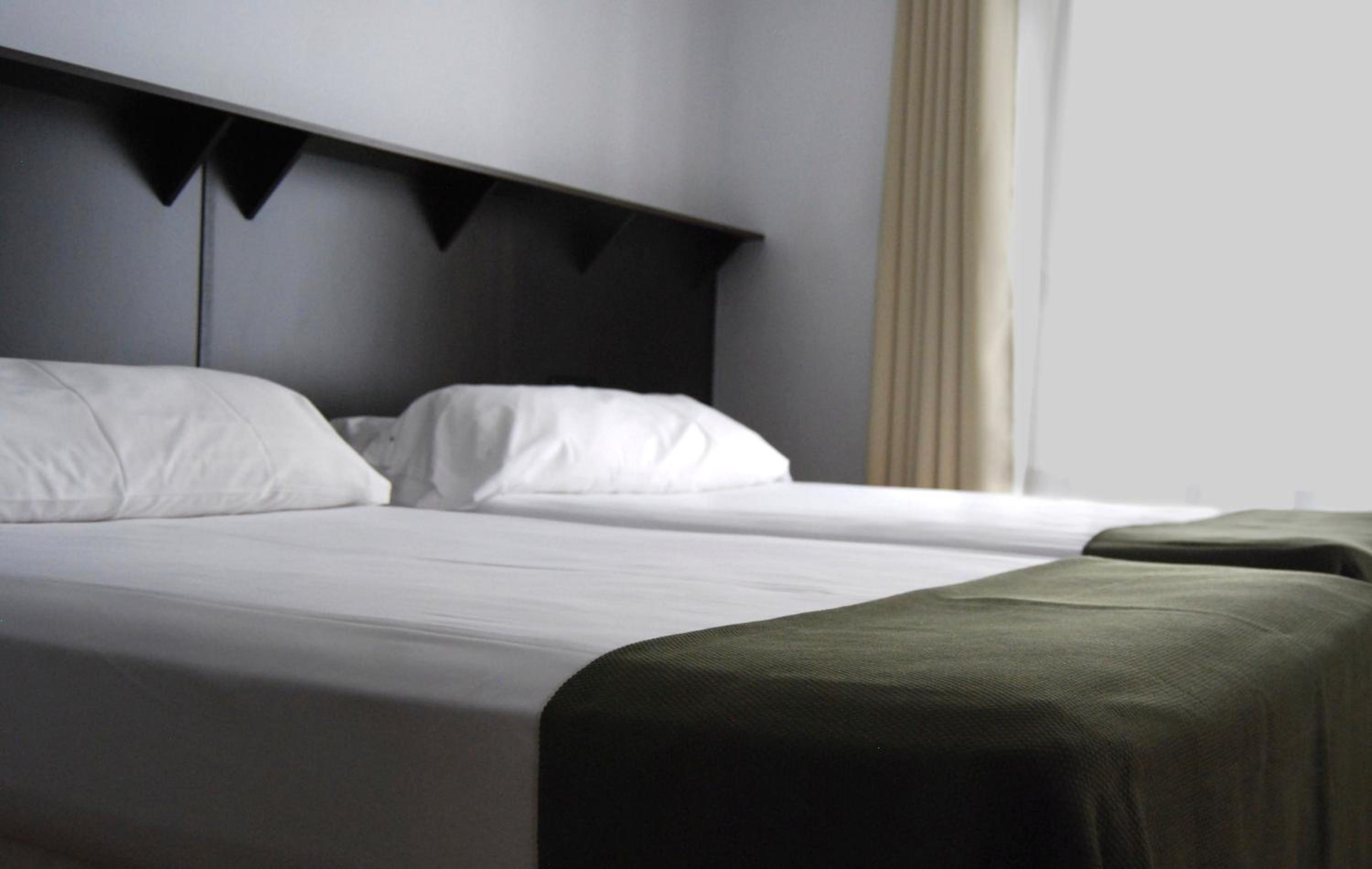 Double or Twin Room - Photo 6