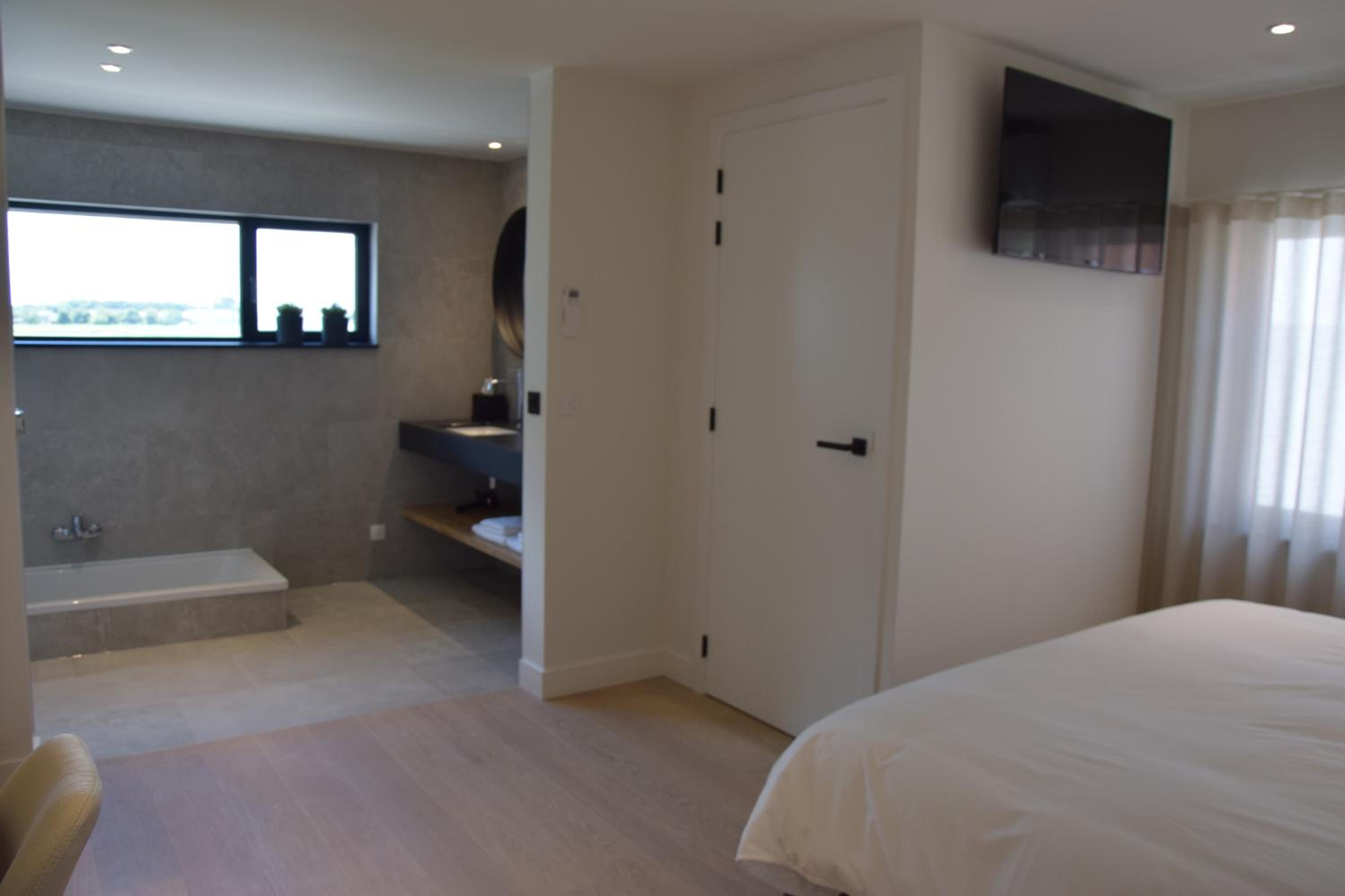 King Room with Garden View photo 3