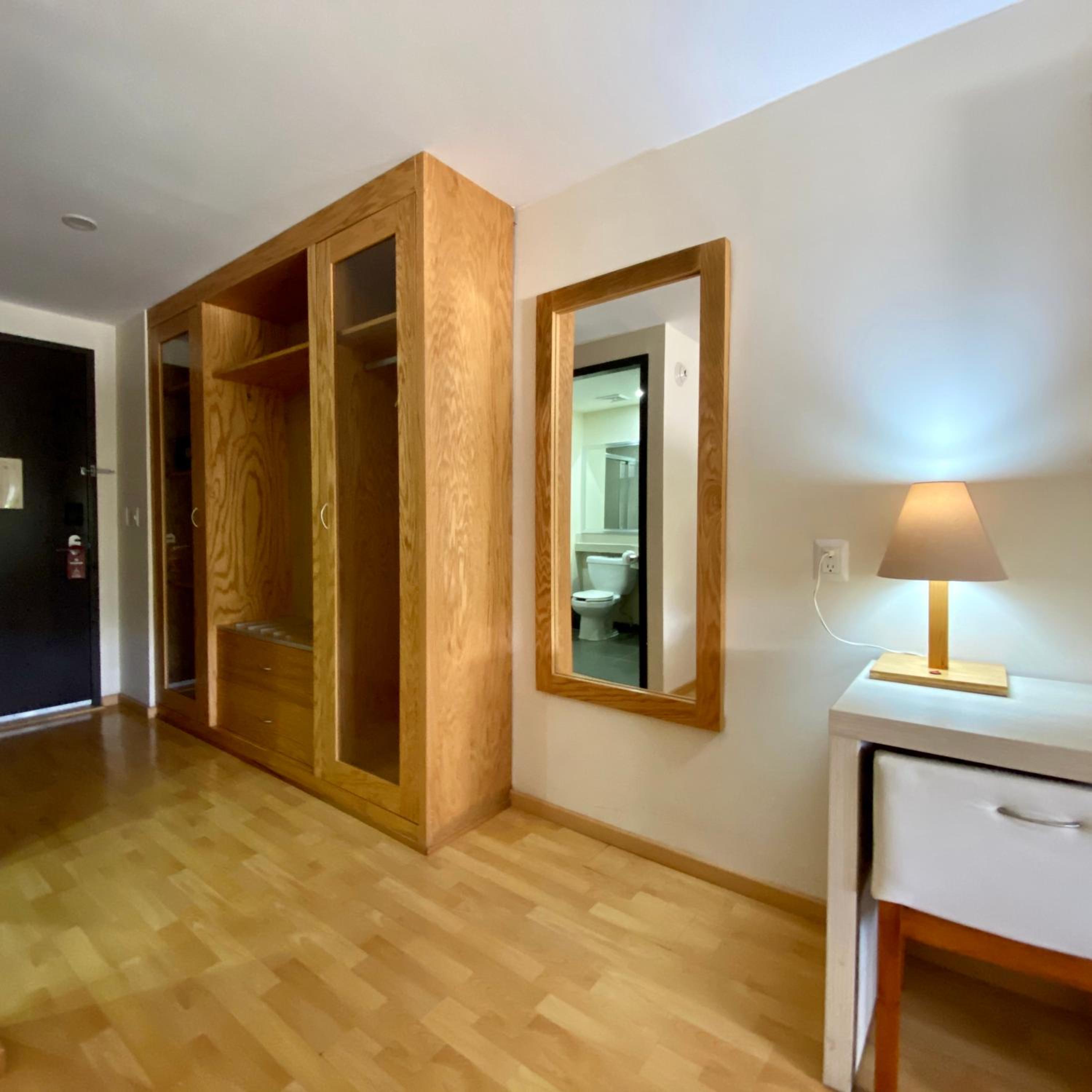 Queen Room photo 1