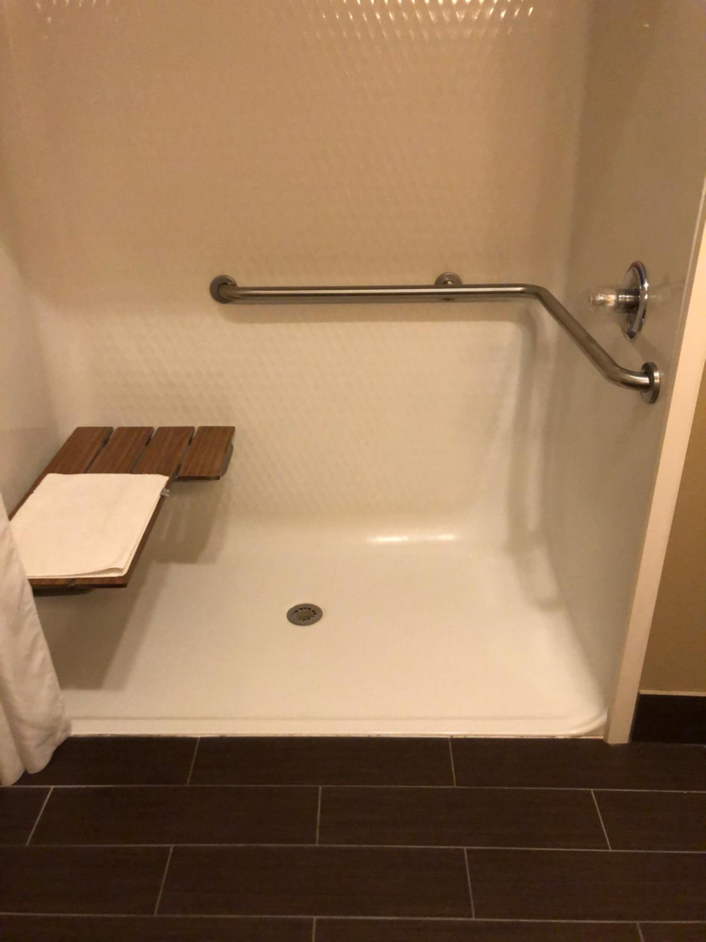 King Room - Accessible/Non-Smoking photo 3