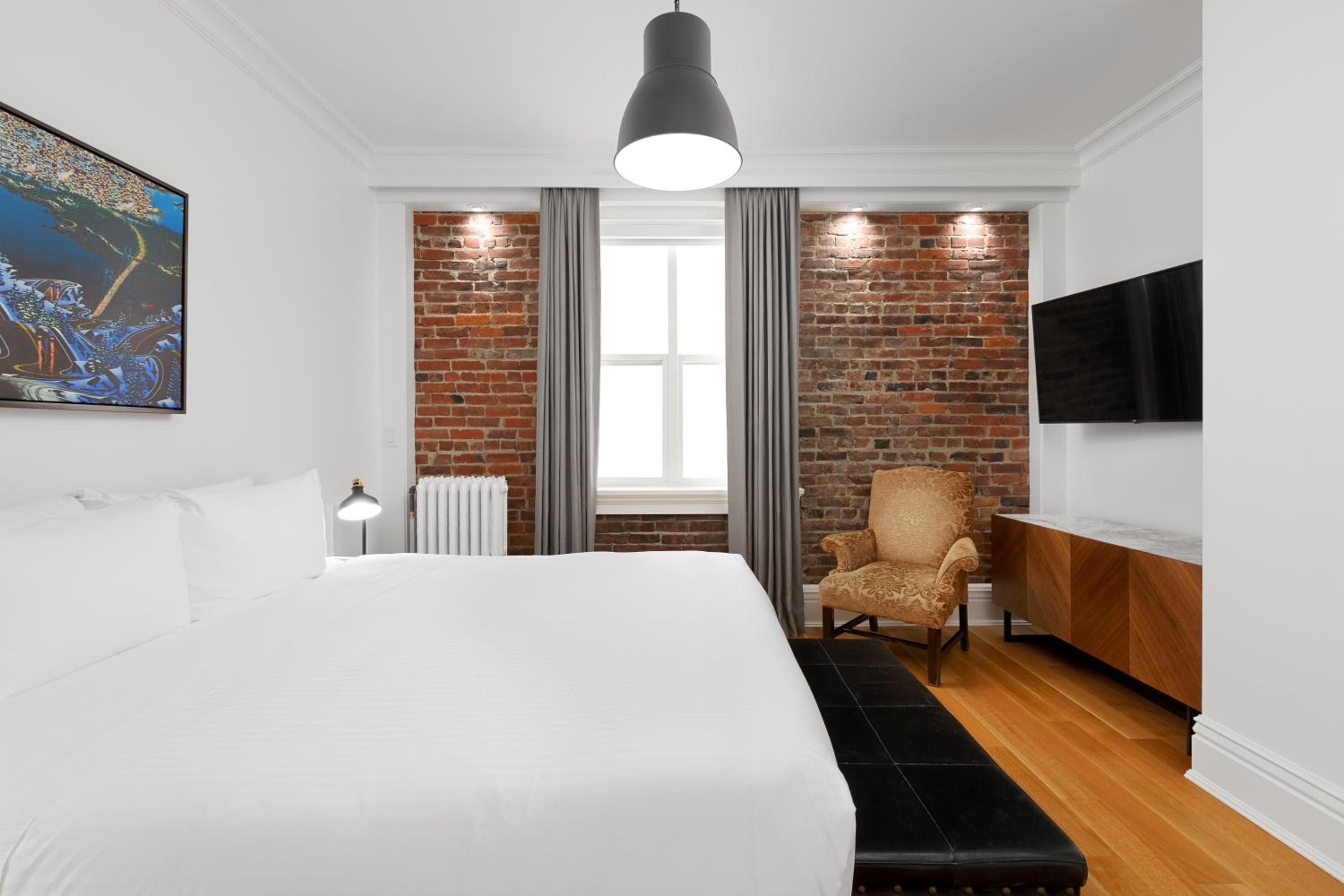 Legacy King Room - Photo 13