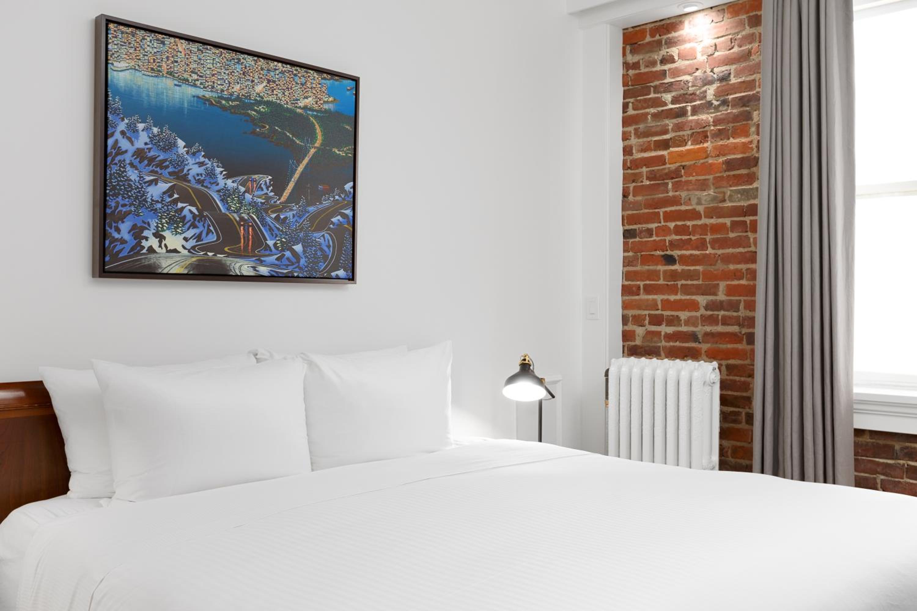 Legacy King Room - Photo 11