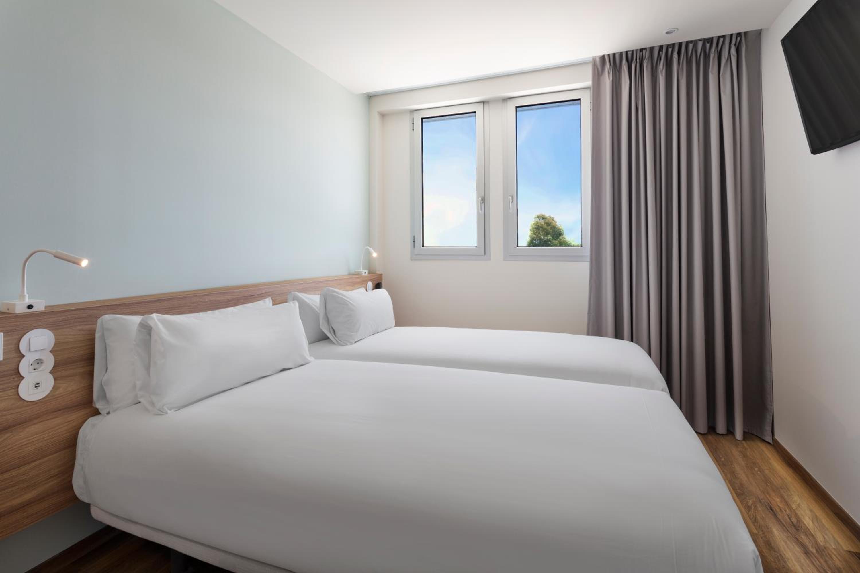 Twin Room - Photo 1