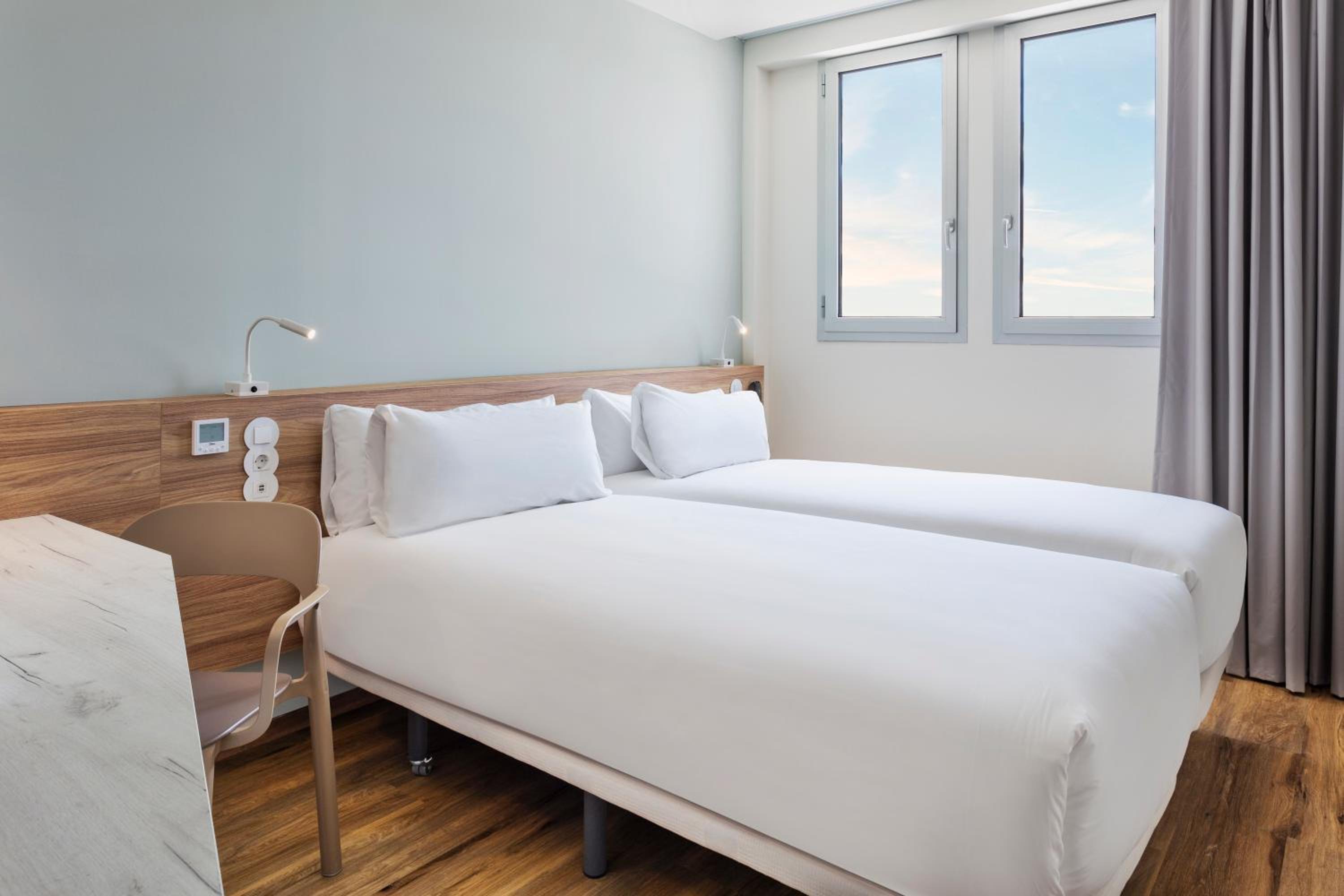 Twin Room - Photo 3