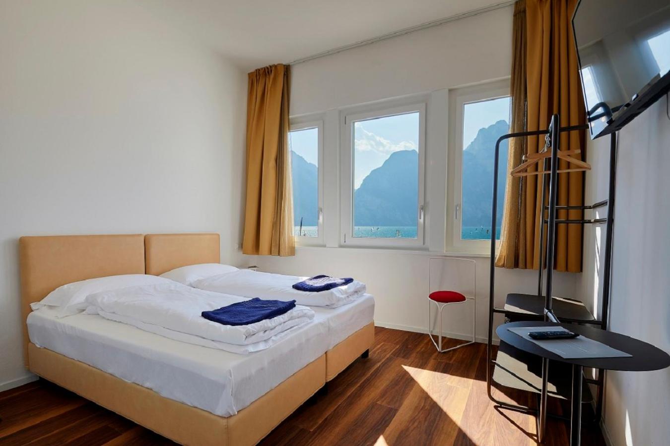 Double or Twin Room with Lake View
