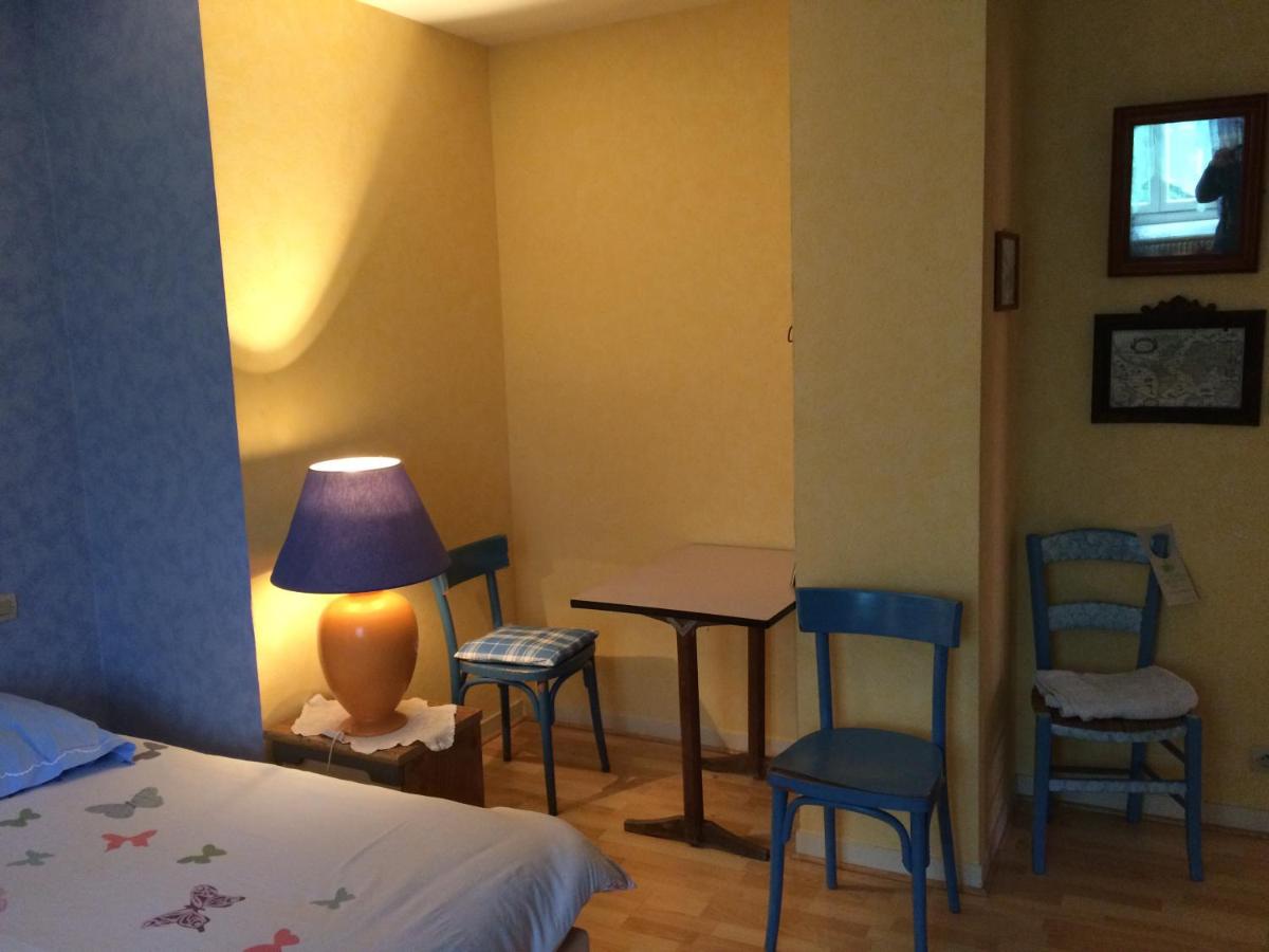 Double or Twin Room with Shared Bathroom photo 1