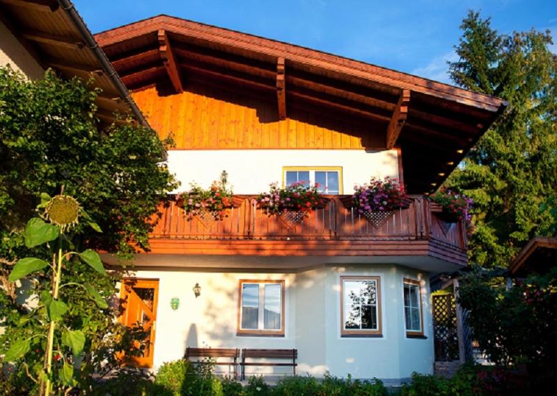 Five-Bedroom House photo 2
