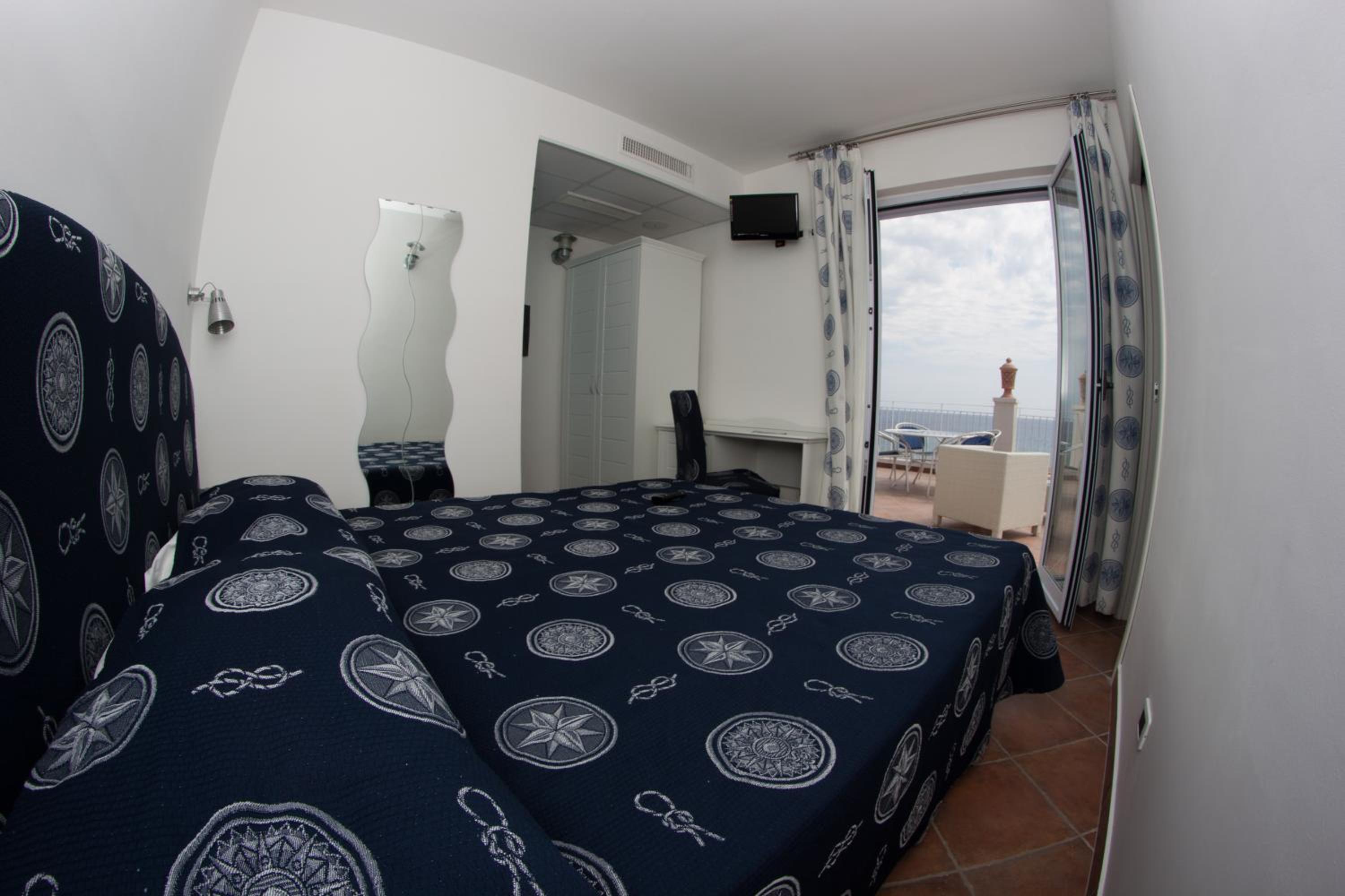 Double Room With Extra Bed And Sea View (3 Adults)