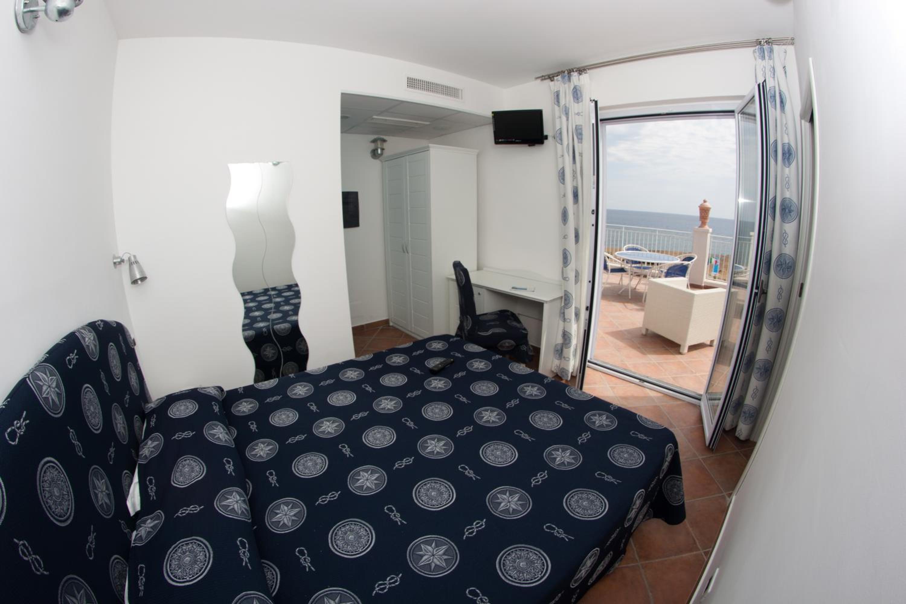 Double Or Twin Room With Sea View