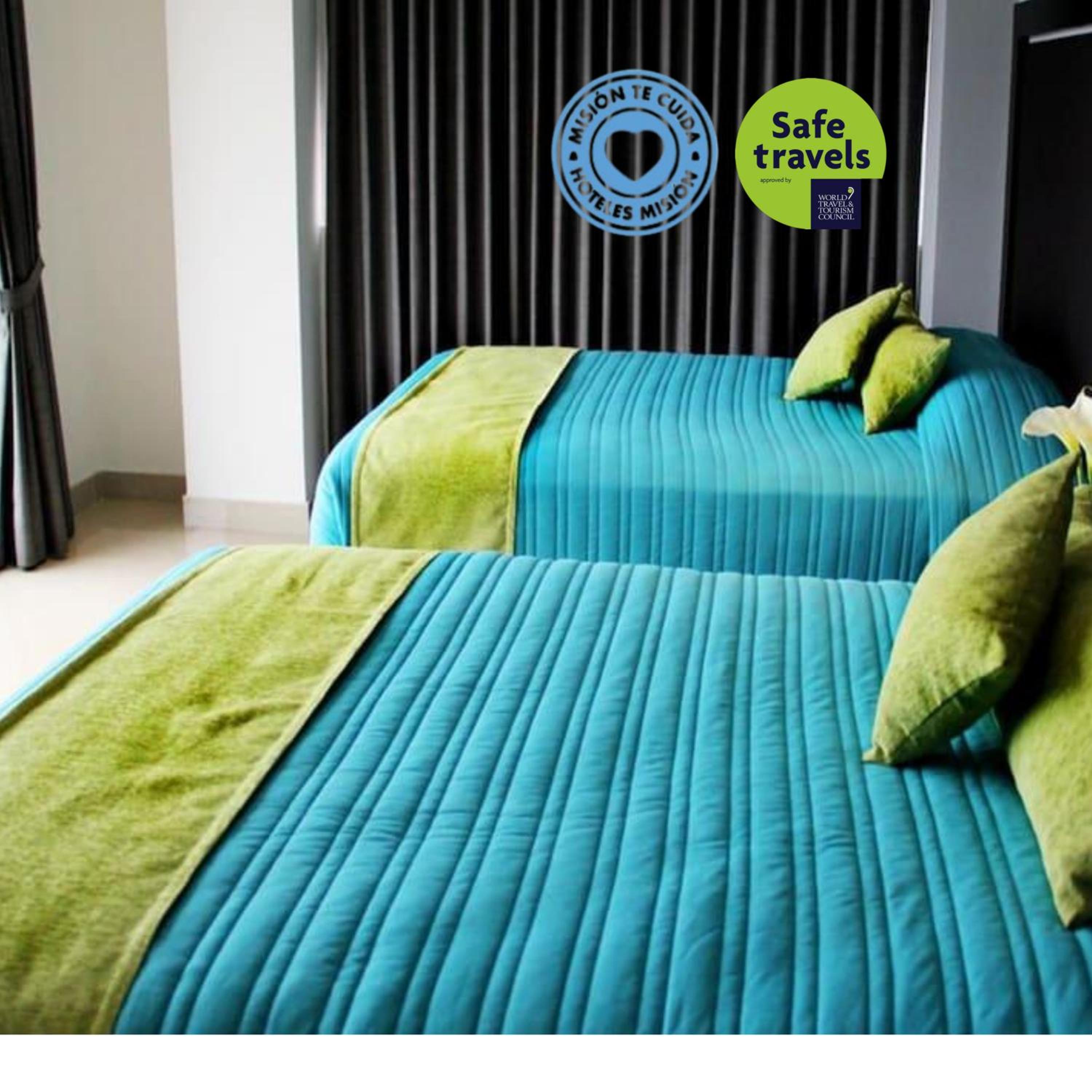 Deluxe Double Room with Two Double Beds - Photo 4