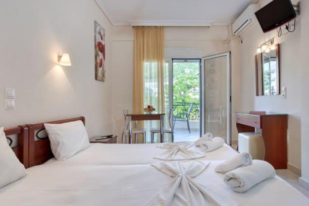 Standard Twin Room with Mountain View photo 3