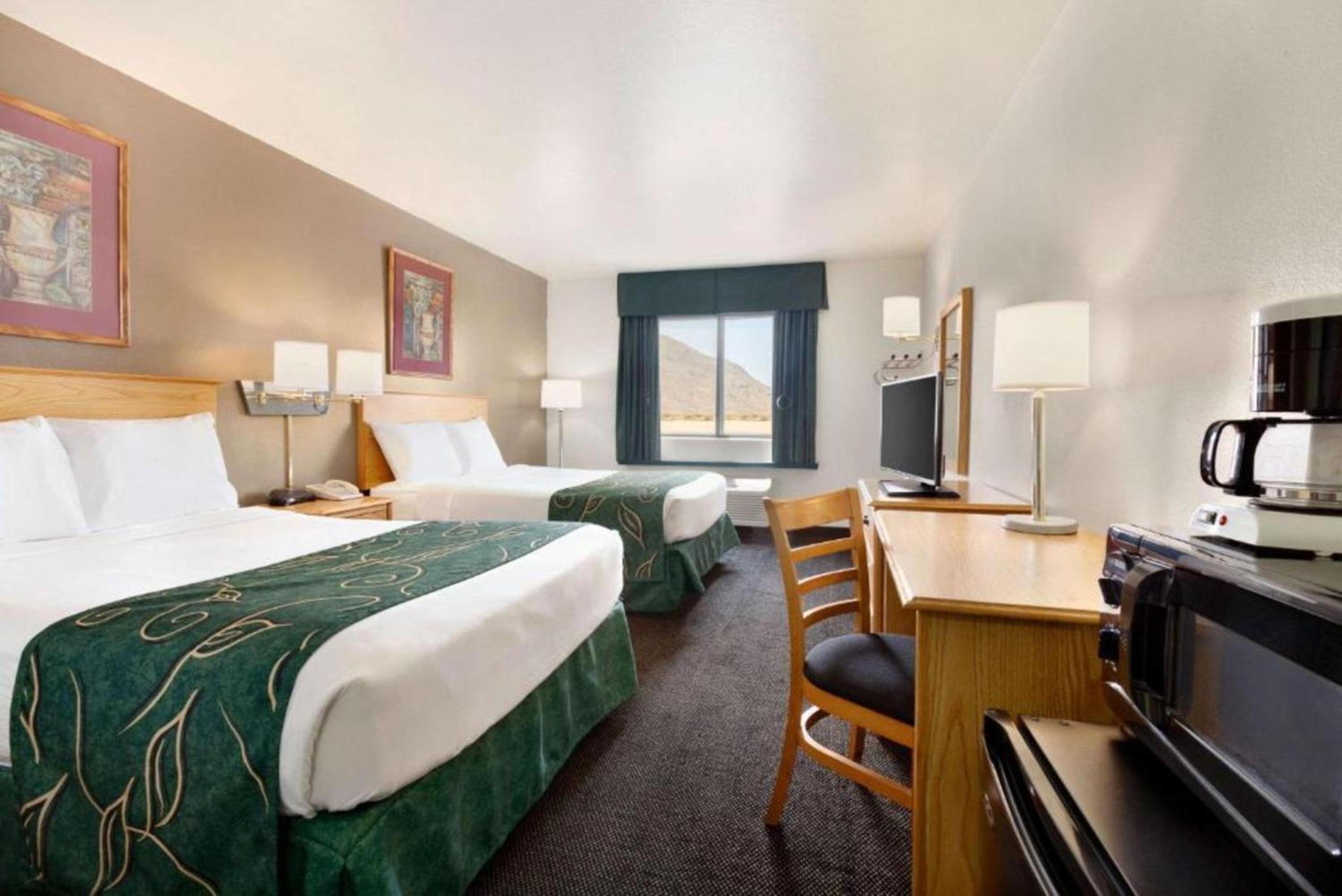 Queen Room with Two Queen Beds - Non-Smoking - Photo 1