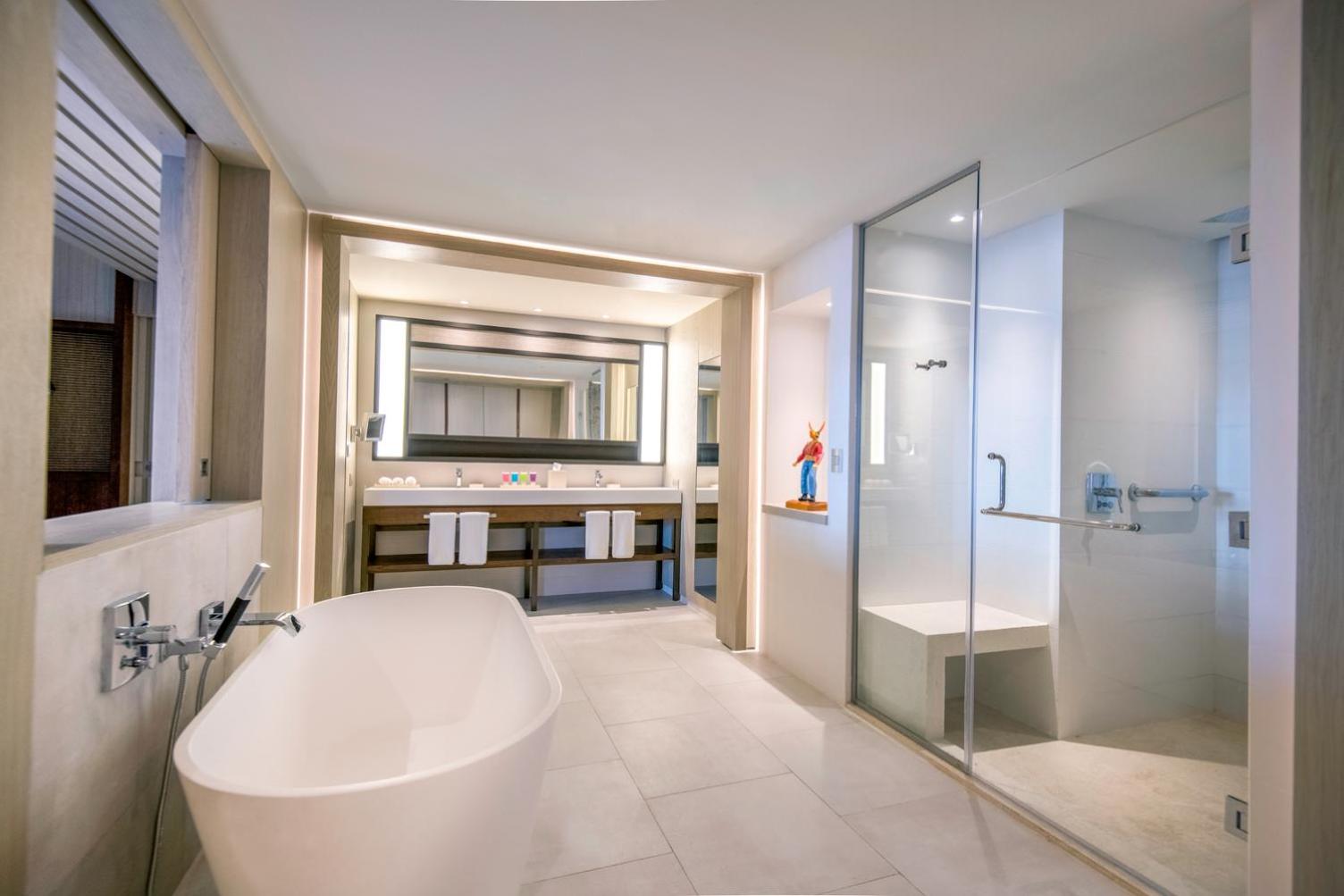 Master One Bedroom Club Suite (Non Smoking) - Photo 1