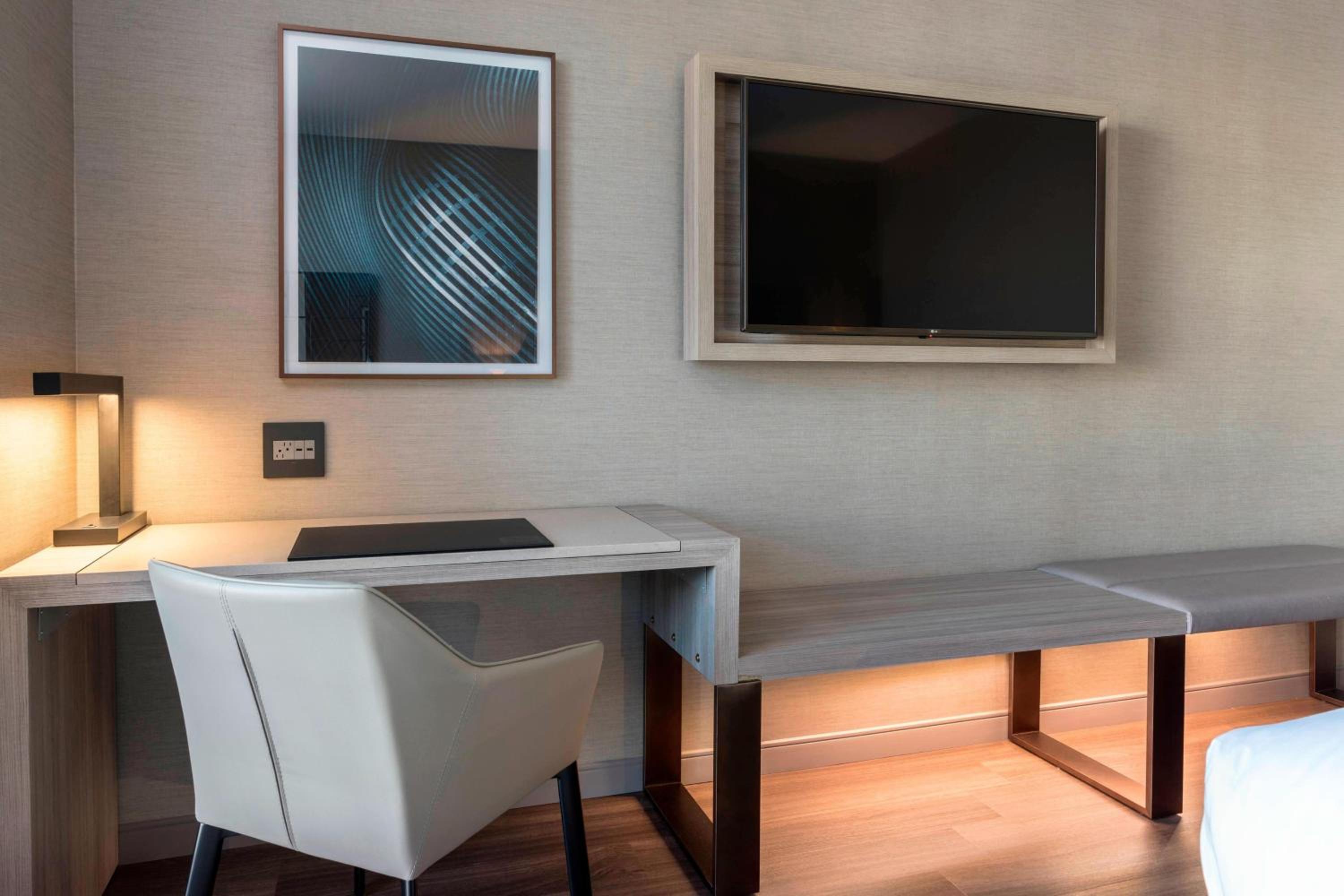 Queen Room with Two Queen Beds - Hearing Accessible