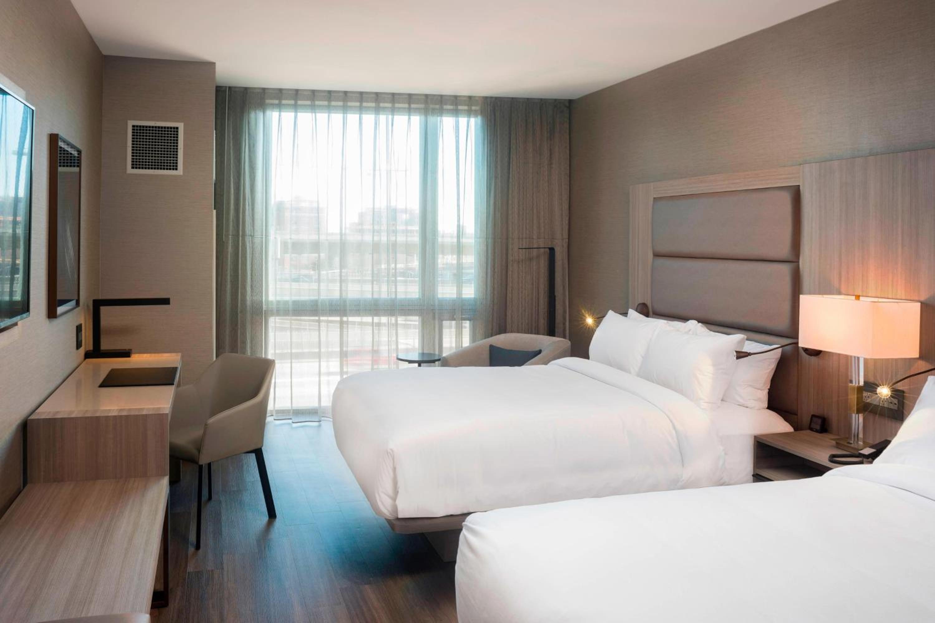 Queen Room with Two Queen Beds and Bathtub - Mobility Access/Hearing Accessible