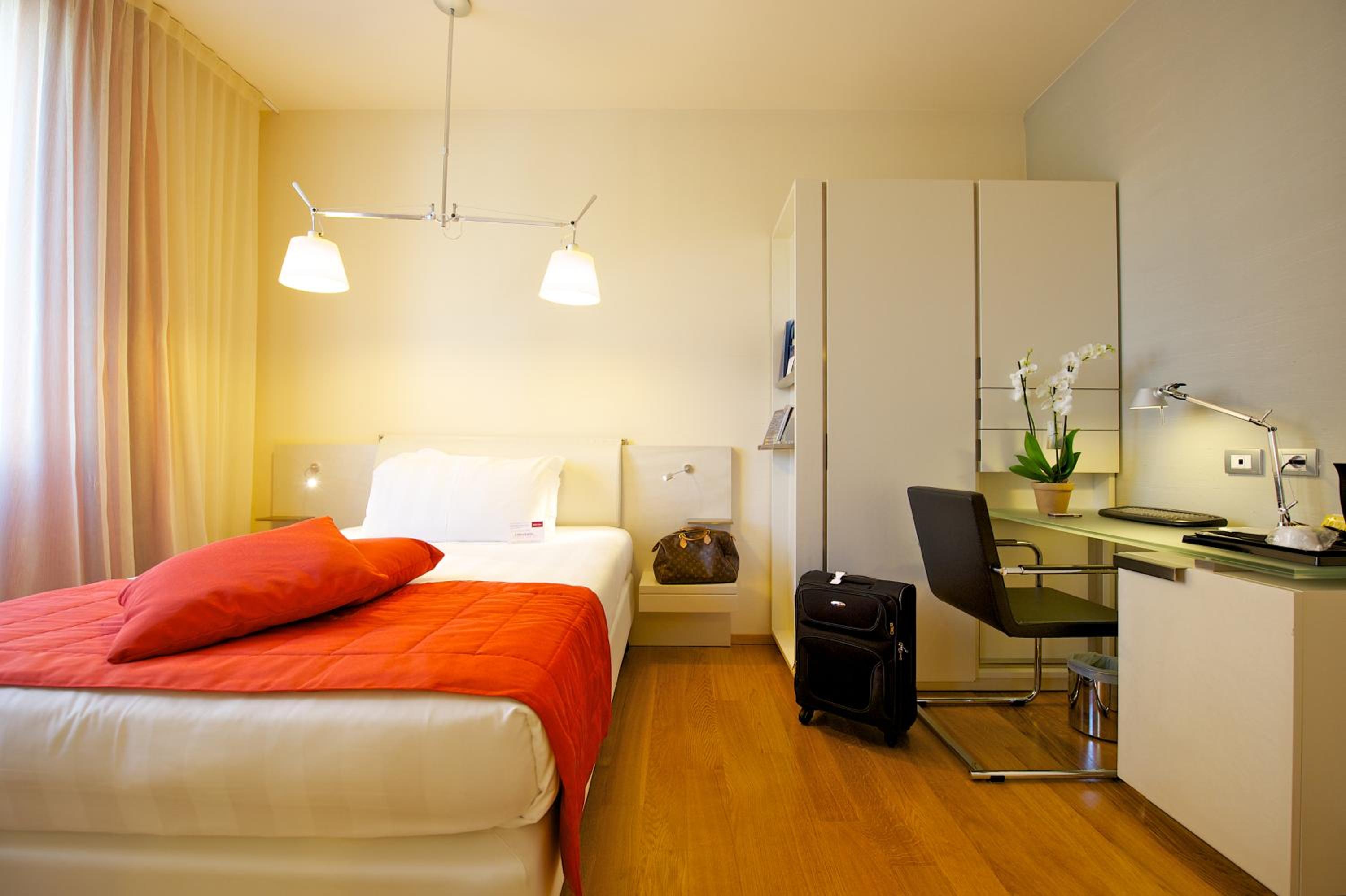 Classic Room with French Bed
