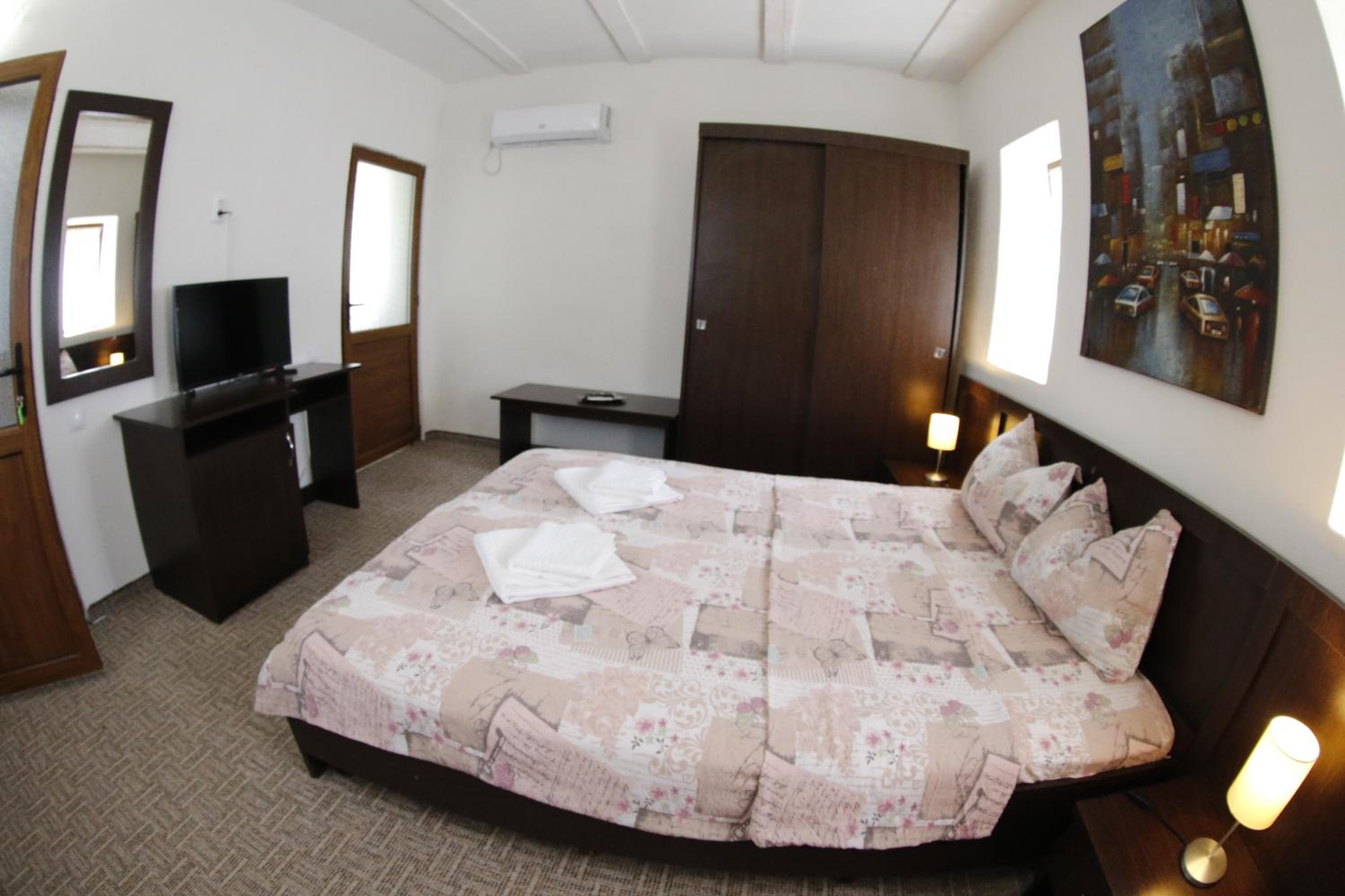 Standard King Room photo 1